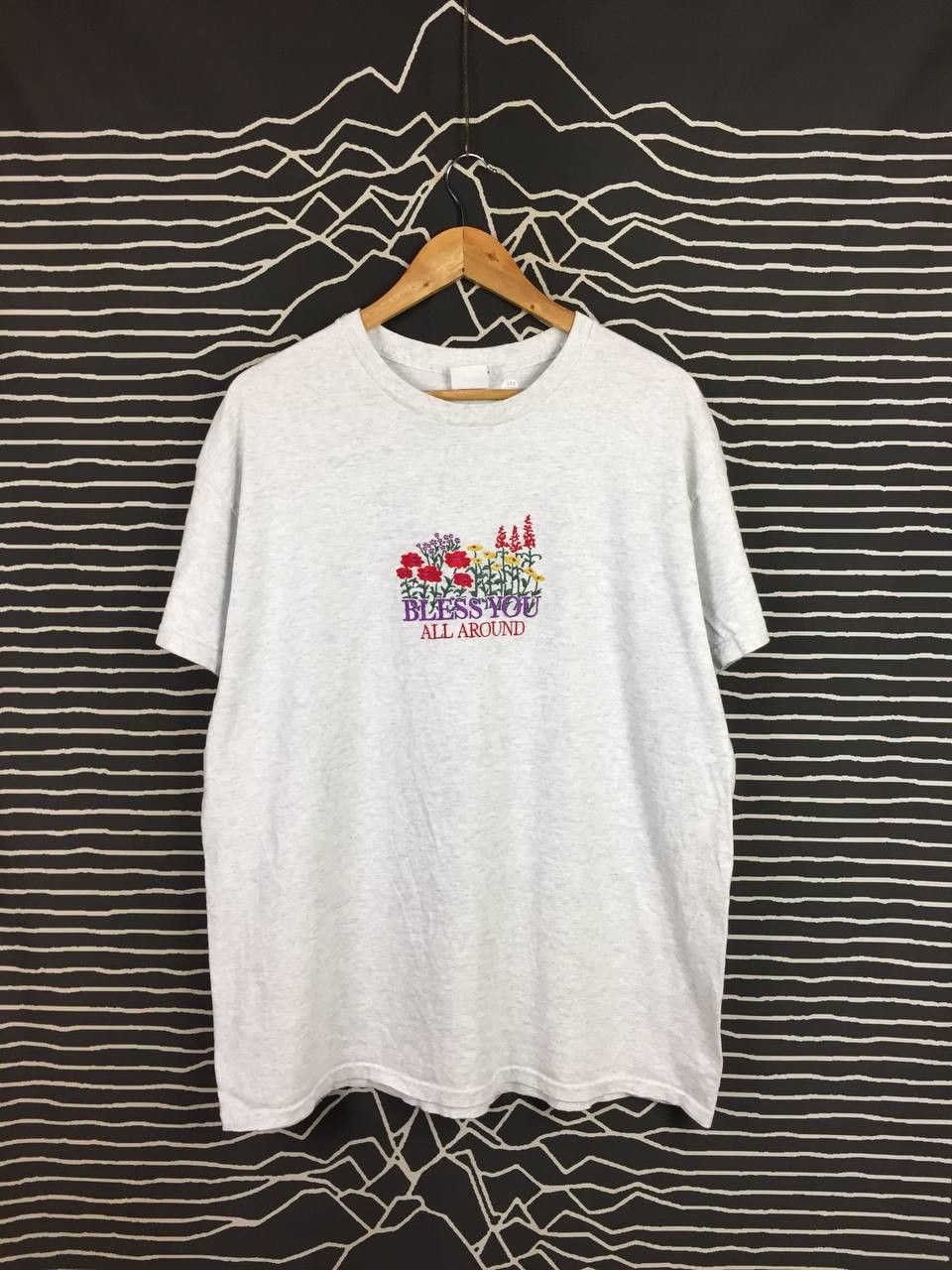 Vintage Vtg Bless You All Around Floral Embroidery Tee Size US XL / EU 56 / 4 - 1 Thumbnail