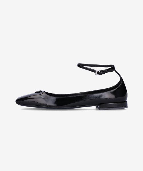 o1w1db11124 Triangle Logo Patience Leather Ballerina Black