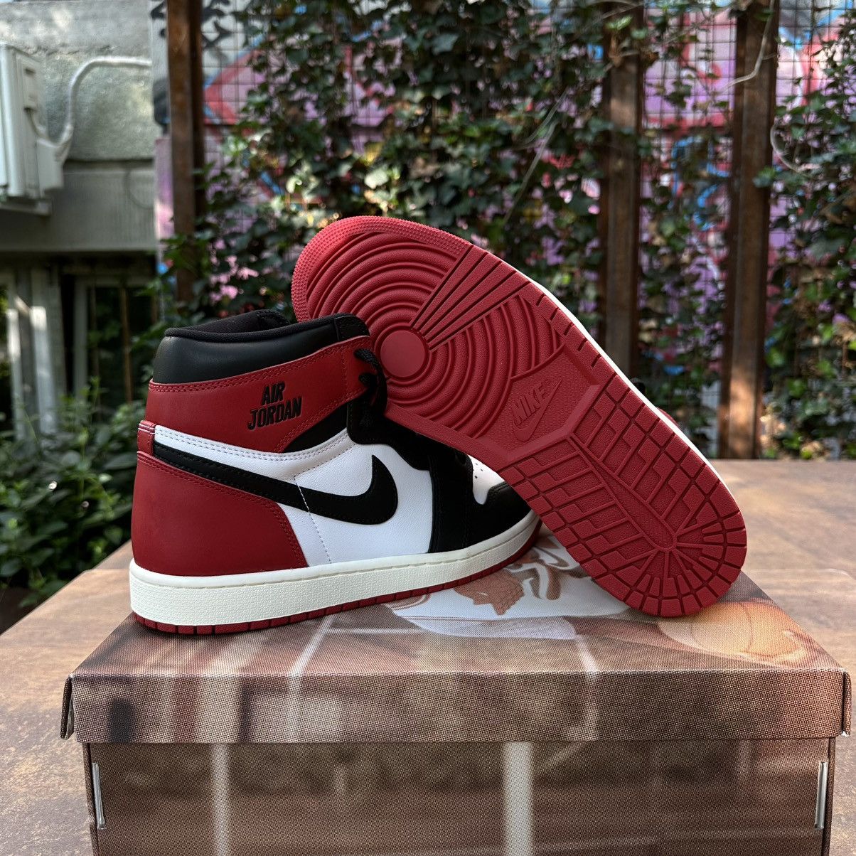 Jordan Brand × Nike Nike Air Jordan Retro 1 High Black Toe Reimagined Size US 10.5 / EU 43-44 - 9 Thumbnail
