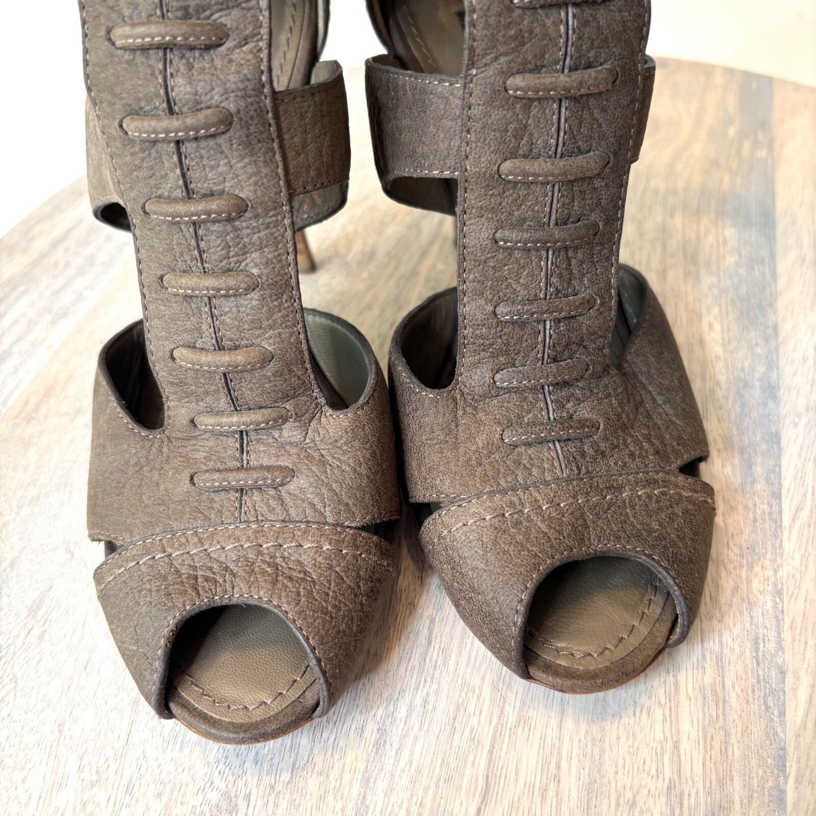 Louis Vuitton Louis Vuitton Corfu Leather Gladiator Lace Up Sandals Size 5 Size US 5 / IT 35 - 6 Thumbnail
