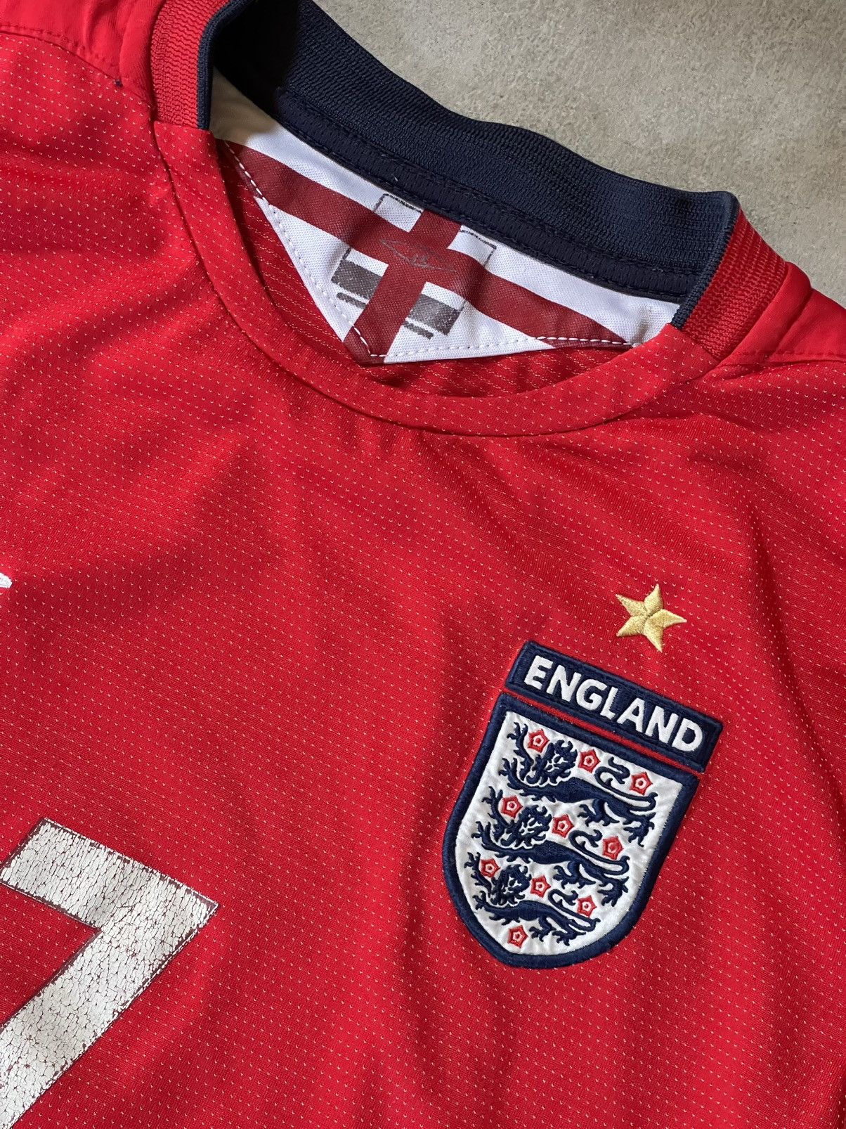 Umbro 2004 Umbro England #7 Backham vintage soccer jersey Size US M / EU 48-50 / 2 - 11 Thumbnail