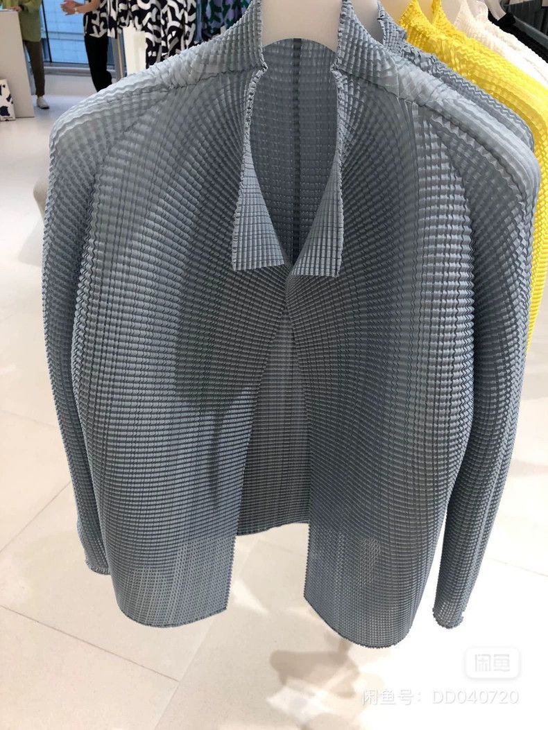 Issey Miyake Issey Miyake size:2 Blue main line bubble short jacket Size XS / US 0-2 / IT 36-38 - 1 Thumbnail