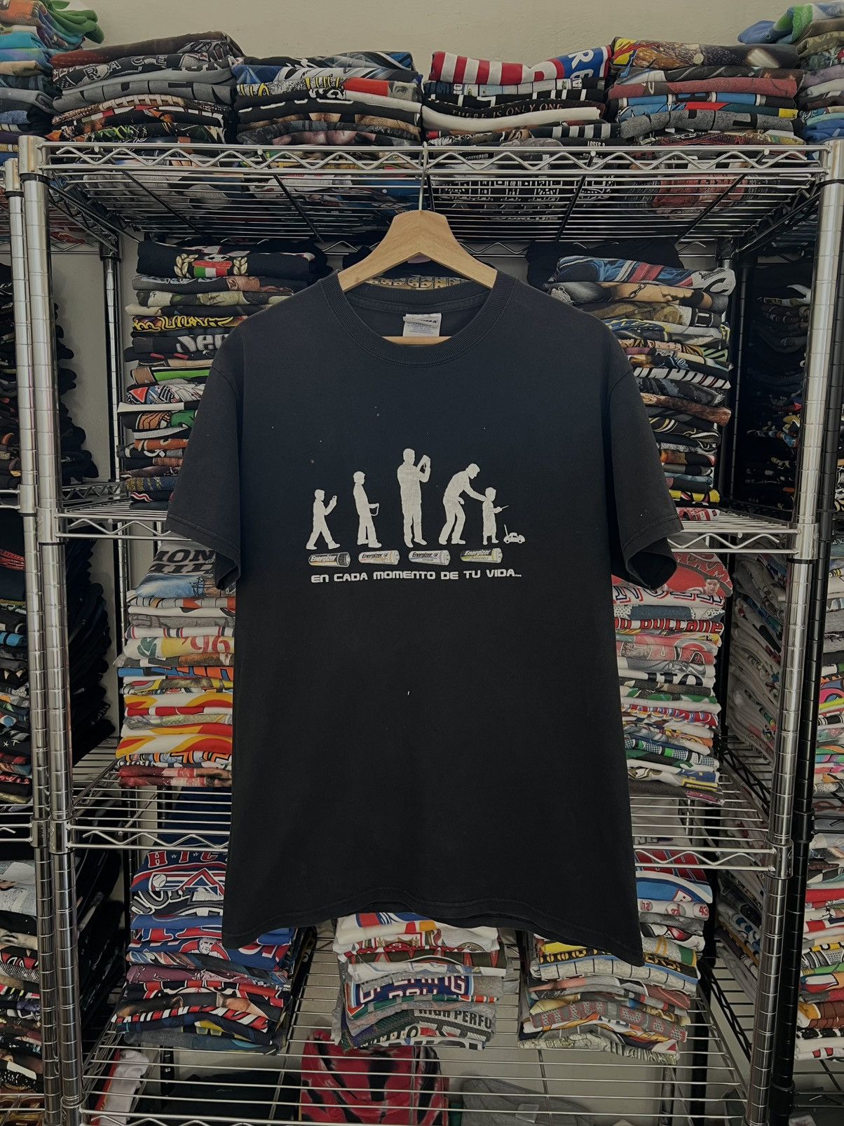 Vintage 2000s Energizer Battery Spanish Promo Tee Size US L / EU 52-54 / 3 - 1 Thumbnail