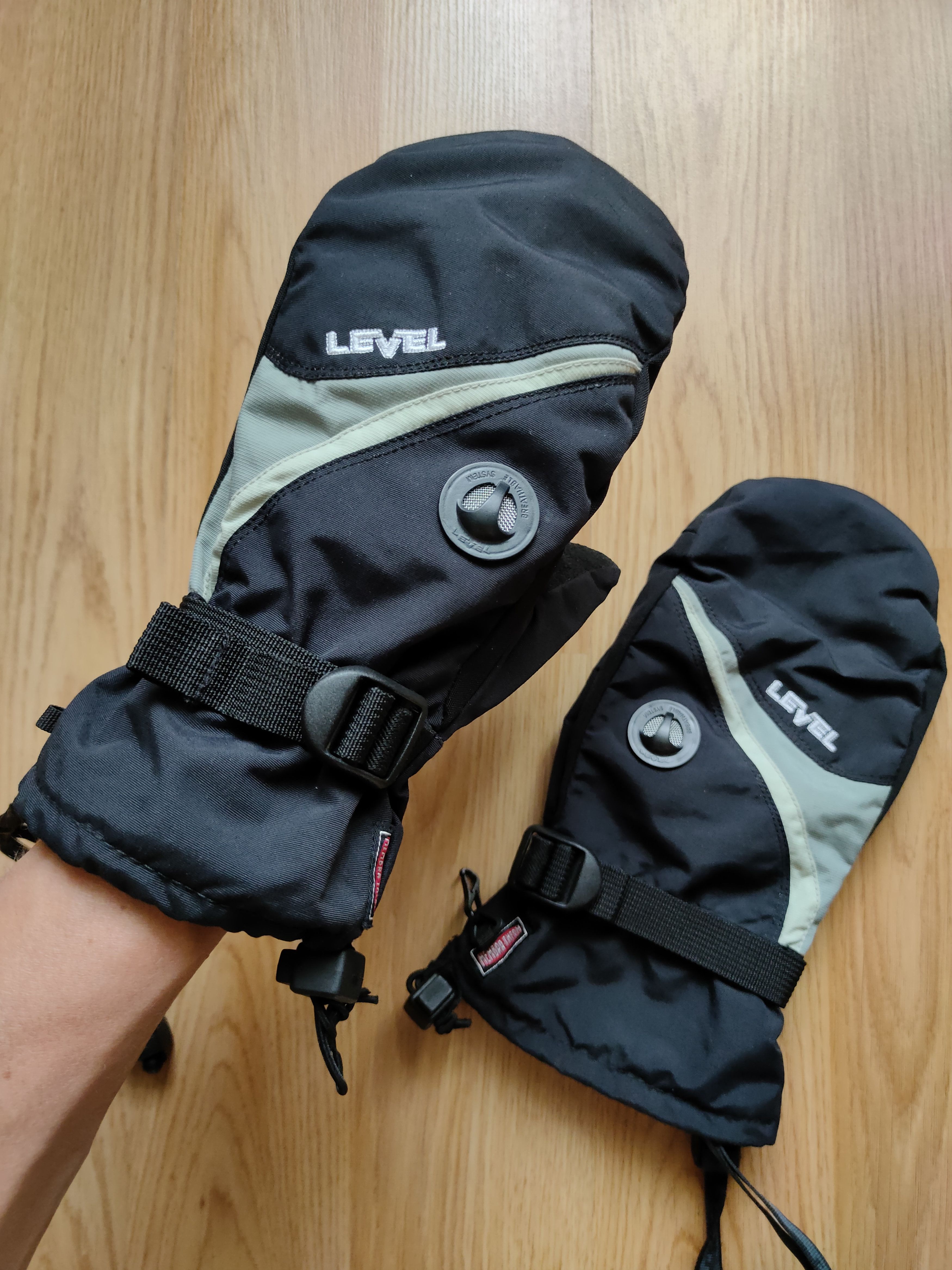 Goretex Level Thermal Gloves Mittens Outdoor Mountain Ski Gloves Size ONE SIZE - 1 Thumbnail
