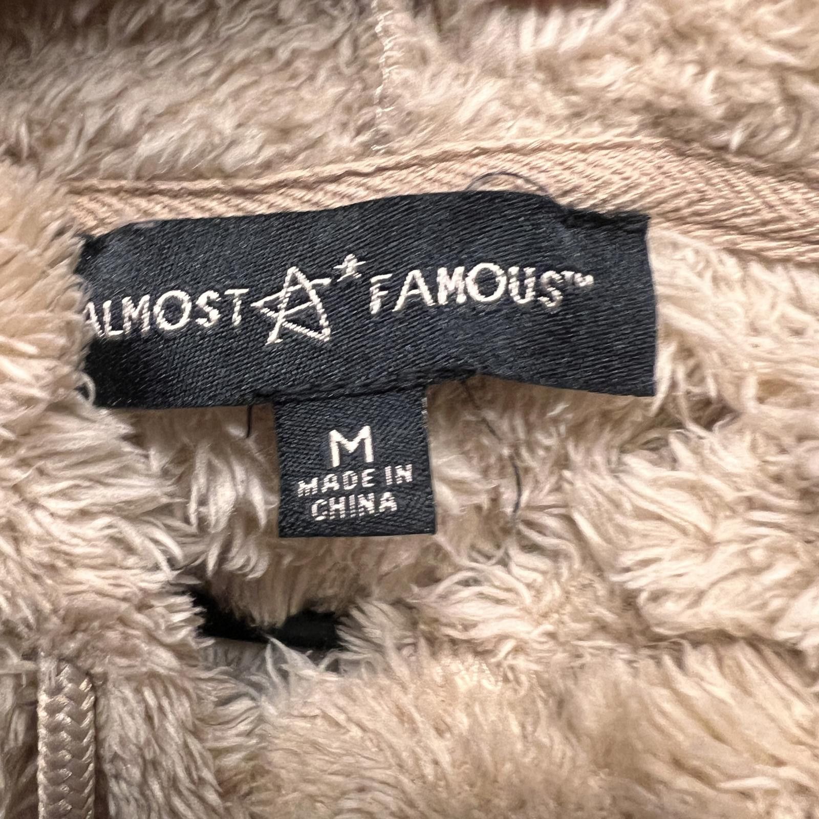 Almost Famous NWT Almost Famous Women's Beige Plush Hooded Sweatshirt Size M / US 6-8 / IT 42-44 - 3 Thumbnail