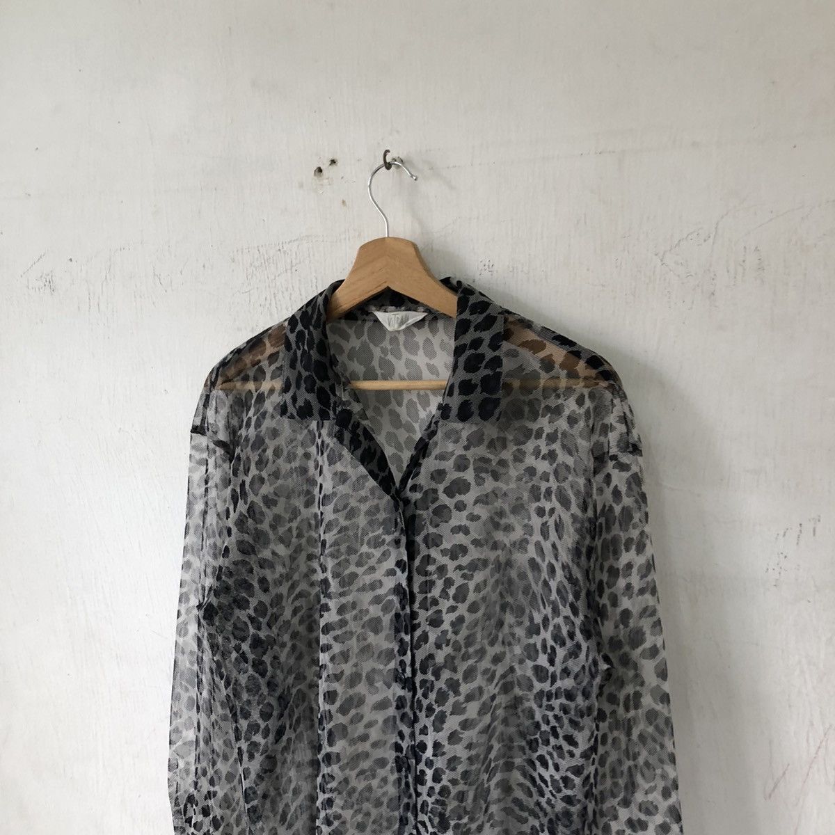 Japanese Brand Vintage FishNet Vitrail Leopard Monogram Shirt 🍒 Size US M / EU 48-50 / 2 - 3 Thumbnail