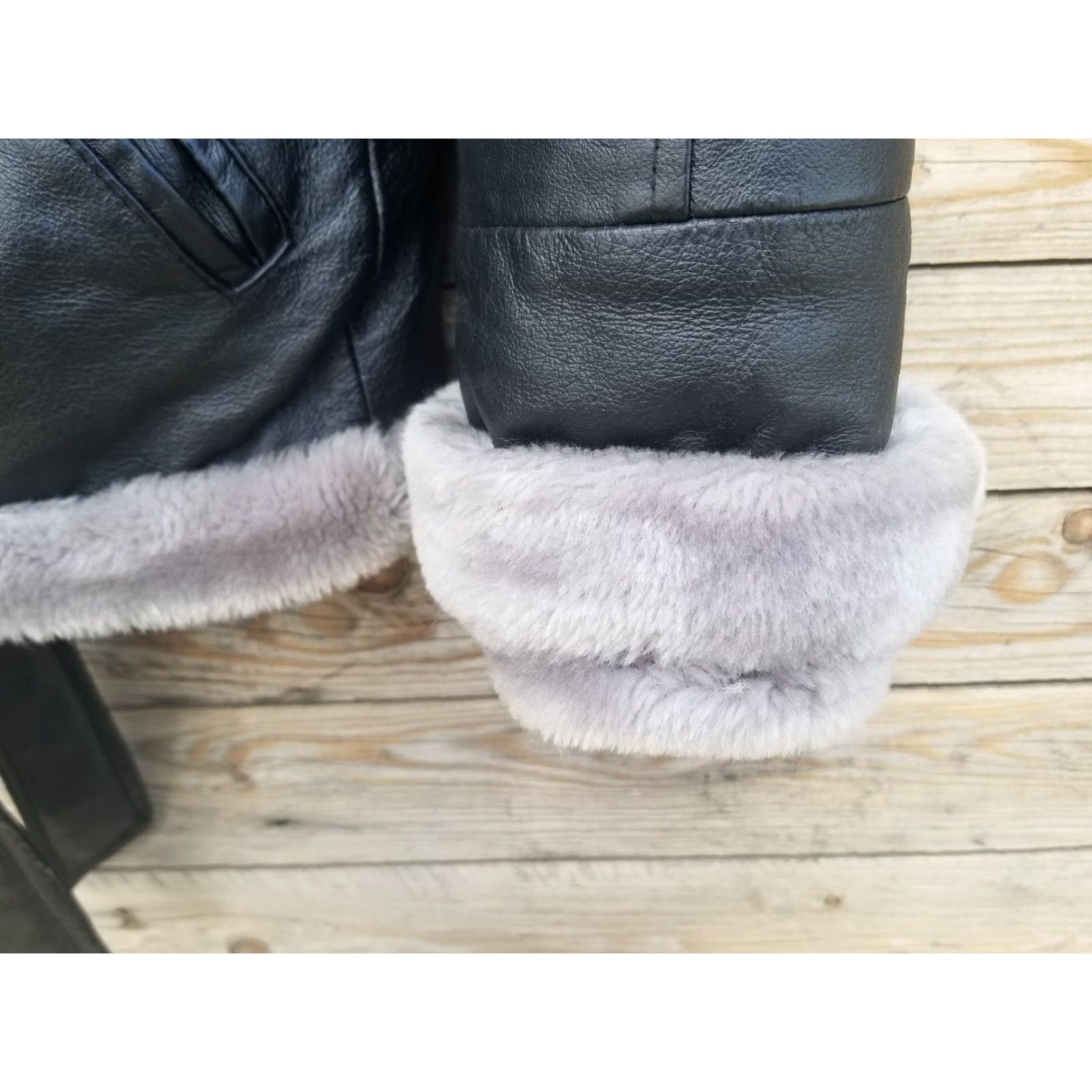 Vintage VINTAGE Wilda Leather Coat Jacket Black Gray Faux Fur Lined Zip Front Belted Collared Mid-Length Womens S Coat & Jacket Mix City Classic Size S / US 4 / IT 40 - 5 Thumbnail