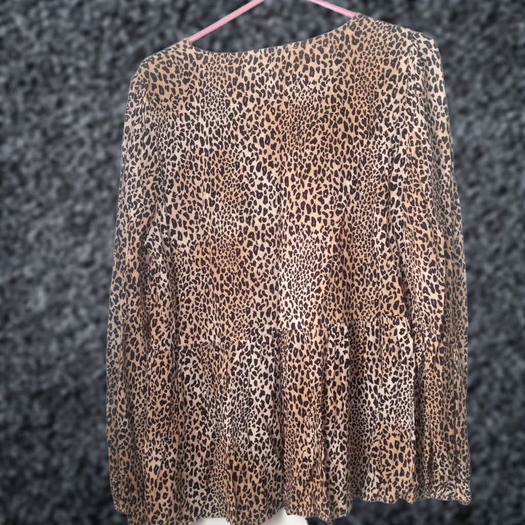 Vintage Savanna Jane Womens Animal Print Embroidered Top Medium Brown Rayon Ruffle hem Size M / US 6-8 / IT 42-44 - 1 Thumbnail