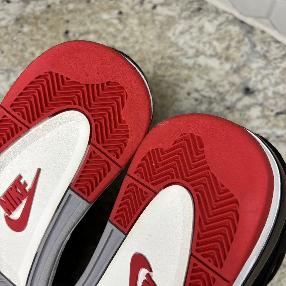 Jordan Brand Size 10.5 - Jordan 4 Retro OG Bred 2019 WORN 2-3x W/Box Size US 10.5 / EU 43-44 - 11 Thumbnail