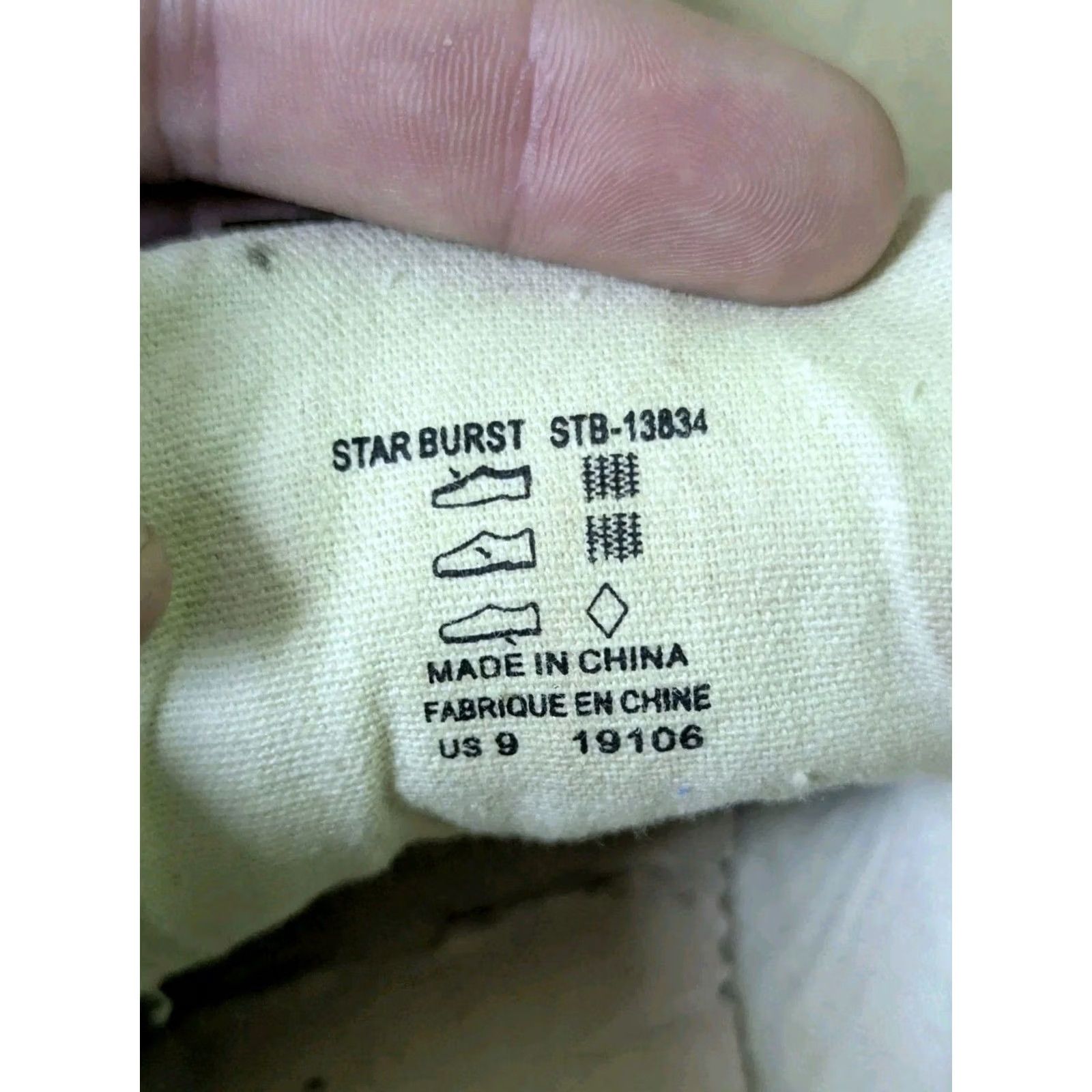 Taos Taos Womens Sneaker Size 9 Burgandy Star Casual Canvas STA-13834 Size US 9 / IT 39 - 6 Thumbnail
