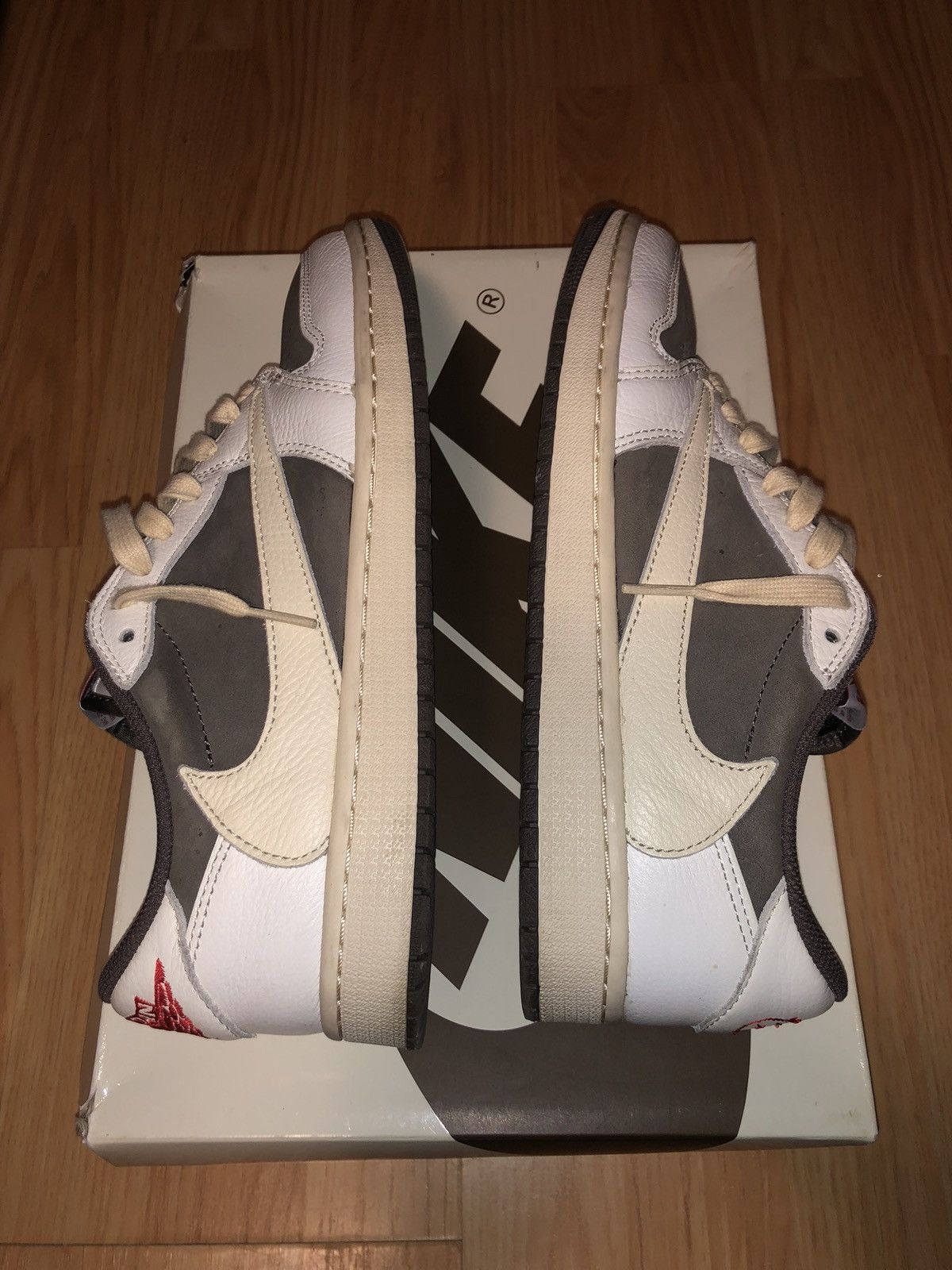 Nike × Travis Scott Travis Scott Air Jordan 1 Retro Low Reverse Mocha - Size 9 Size US 9 / EU 42 - 5 Thumbnail