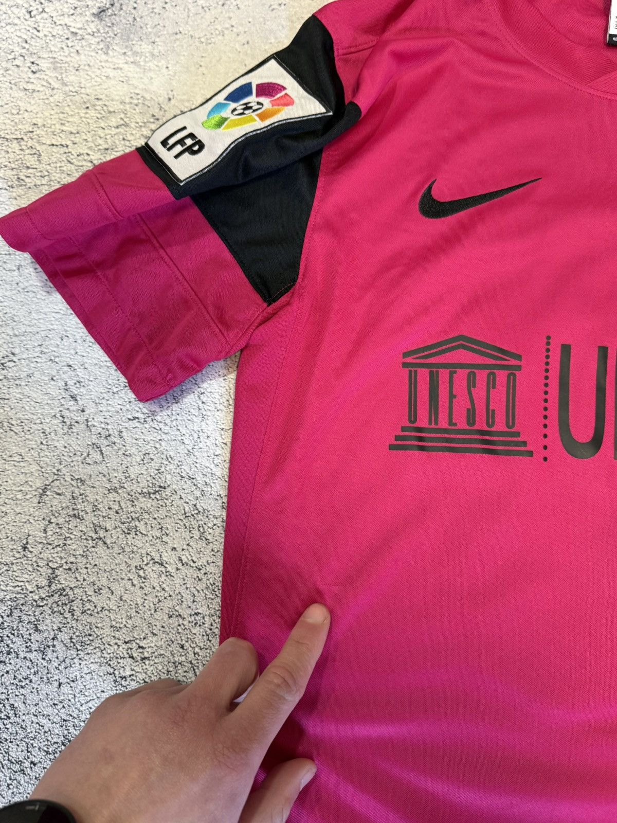 Nike Nike Malaga 2011 2012 Away Jersey Apono 10 Pink UNESCO LFP S Size US S / EU 44-46 / 1 - 19 Thumbnail