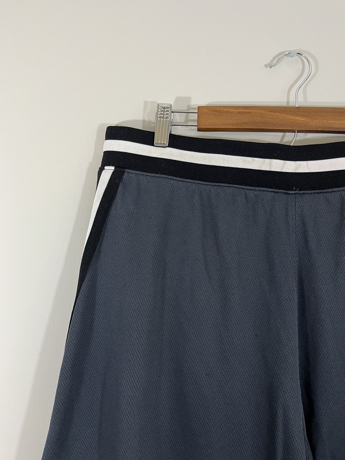 Vintage Vintage AND1 Distressed Y2K Basketball Shorts Size XL Size US 36 / EU 52 - 13 Thumbnail