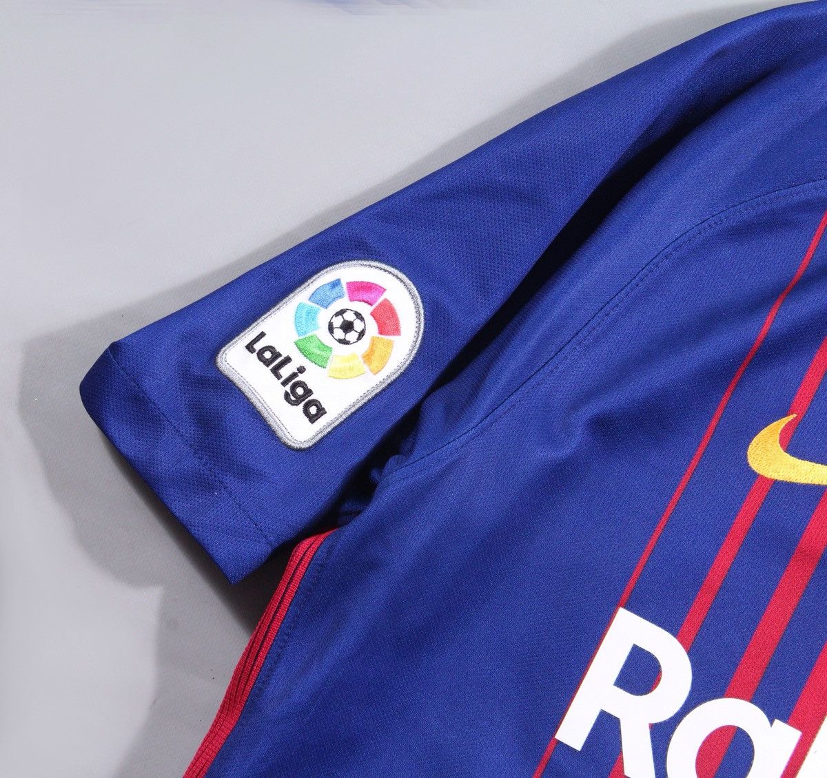 Nike MESSI Nike Barcelona Vintage Soccer Football Jersey Shirt M Size US M / EU 48-50 / 2 - 5 Thumbnail