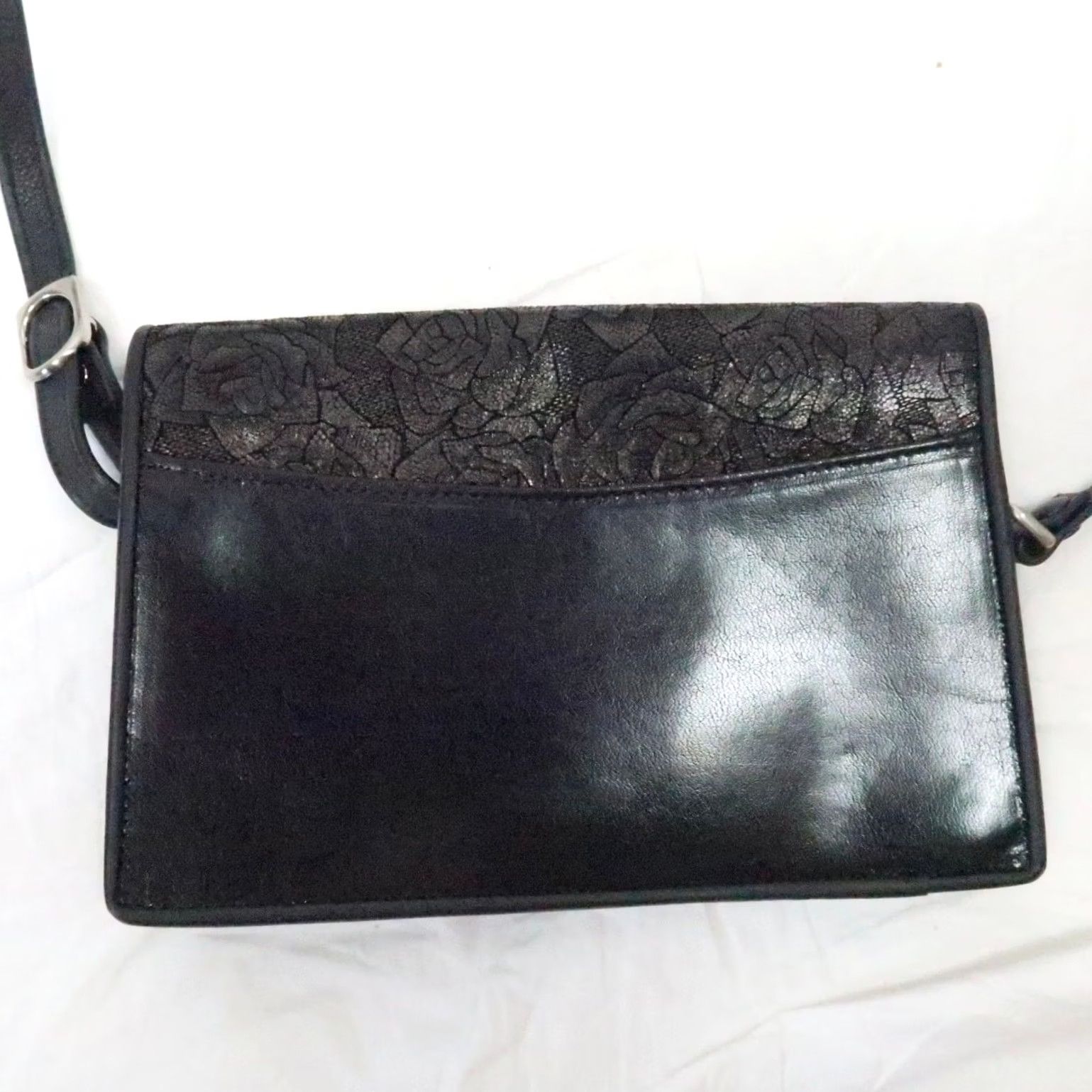 Vintage VINTAGE Black Floral Embossed Leather Crossbody Bag Purse Small Women Bohemian Size ONE SIZE - 7 Thumbnail