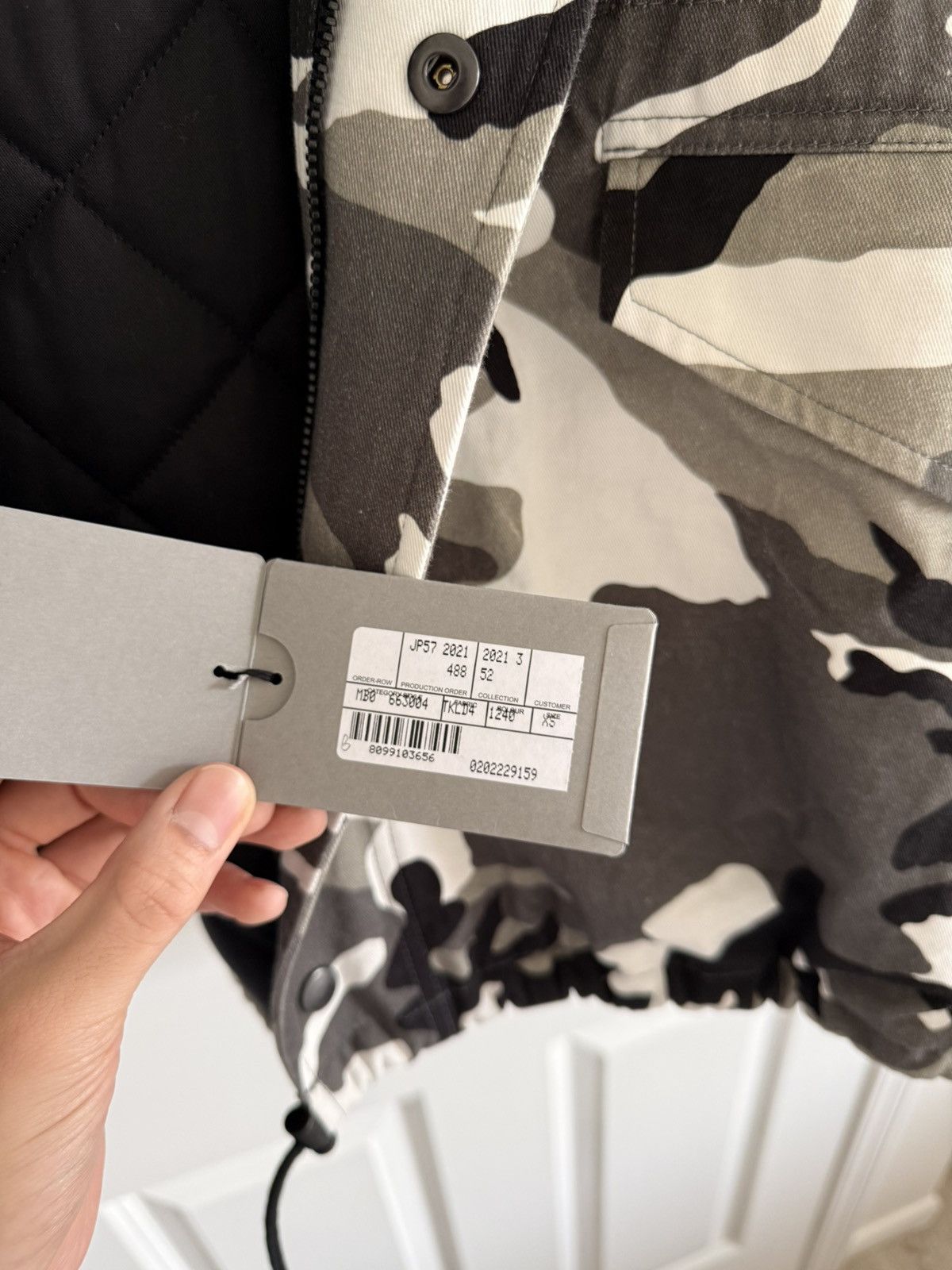 Balenciaga Fall 2021 Off-Shoulder Camo Military Parka Size US XS / EU 42 / 0 - 7 Thumbnail