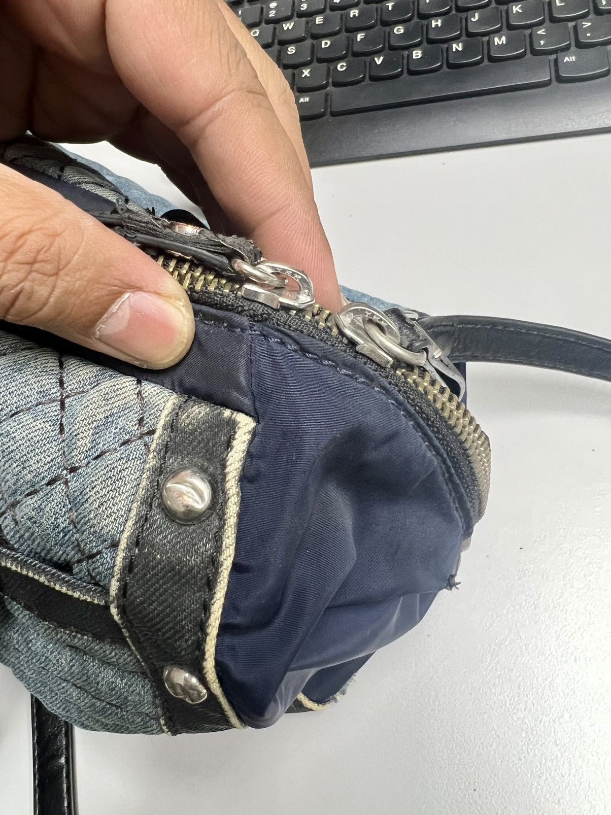 Diesel × Diesel Black Gold × Vintage Vintage Y2K Diesel Two Way Sling Crossbody Bag Size ONE SIZE - 13 Thumbnail