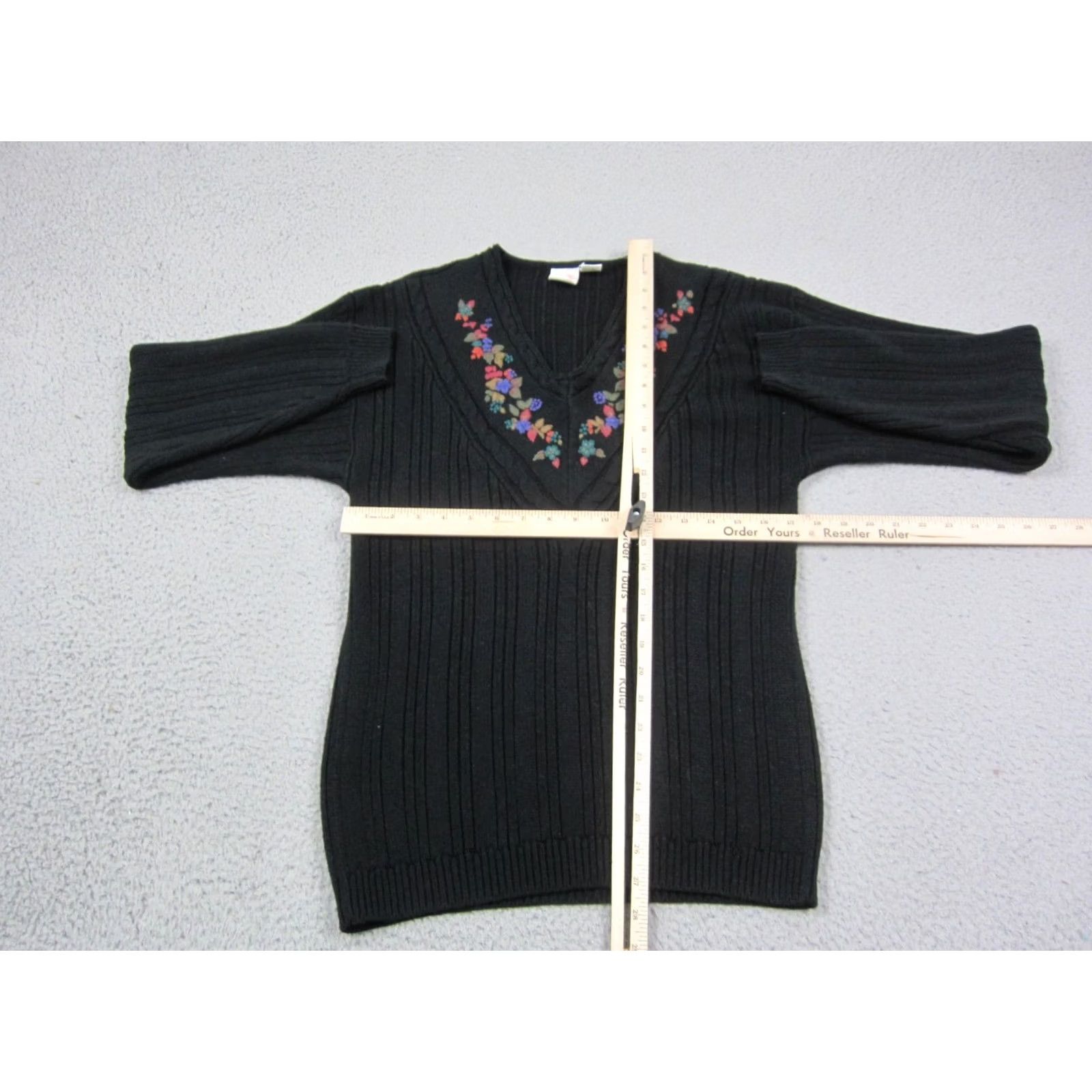 Vintage VINTAGE American Weekend Sweater Womens Medium Black Floral V-Neck Acrylic 90s Size M / US 6-8 / IT 42-44 - 6 Thumbnail