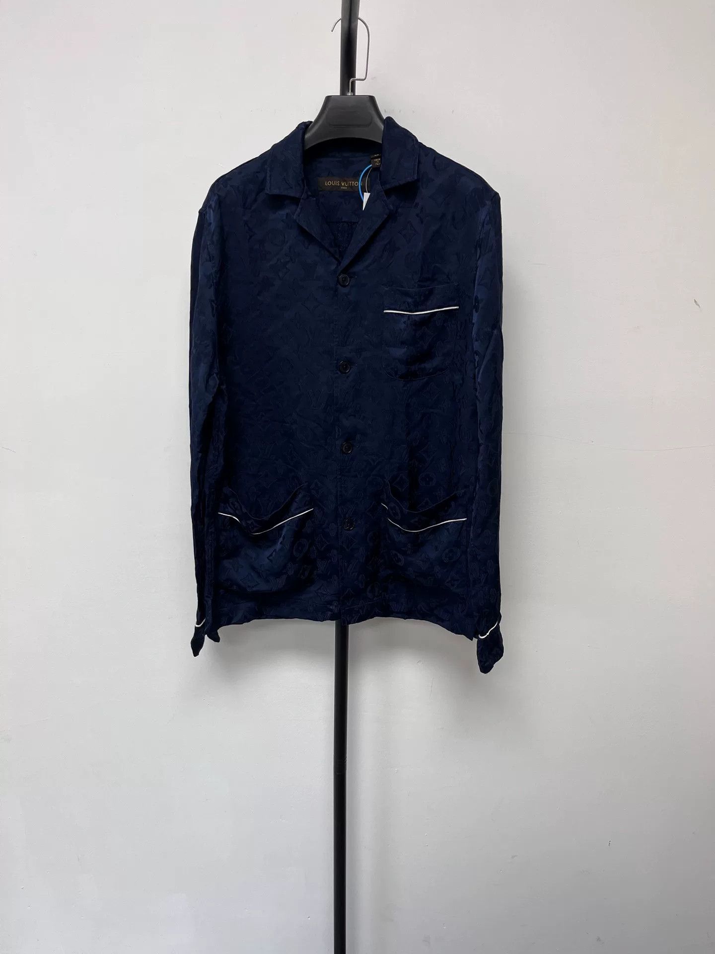 Louis Vuitton louis vuitton supreme silk shirt Size US XS / EU 42 / 0 - 1 Thumbnail