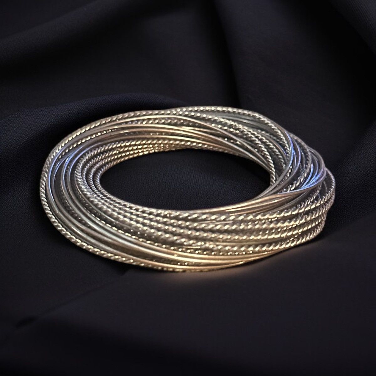 Other Silver tone intertwined bangle bracelet Size ONE SIZE - 1 Thumbnail