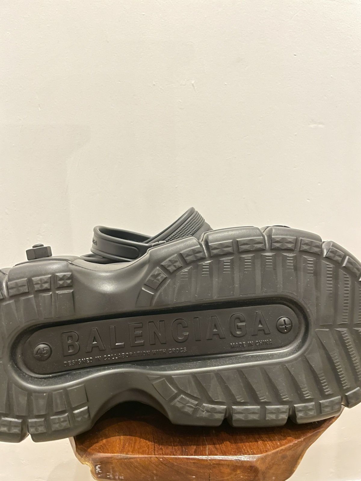 Balenciaga Balenciaga Hard Crocs EU 45 Brand New (Black/Black) Size US 11 / EU 44 - 7 Thumbnail