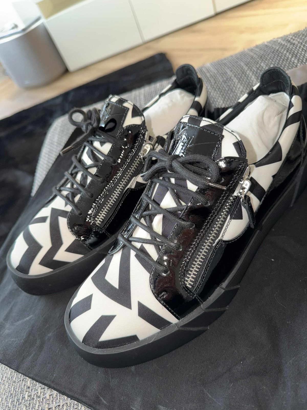 Giuseppe Zanotti Giuseppe Zanotti Black White Graphic Sneakers Side Zip Size US 11 / EU 44 - 2 Thumbnail