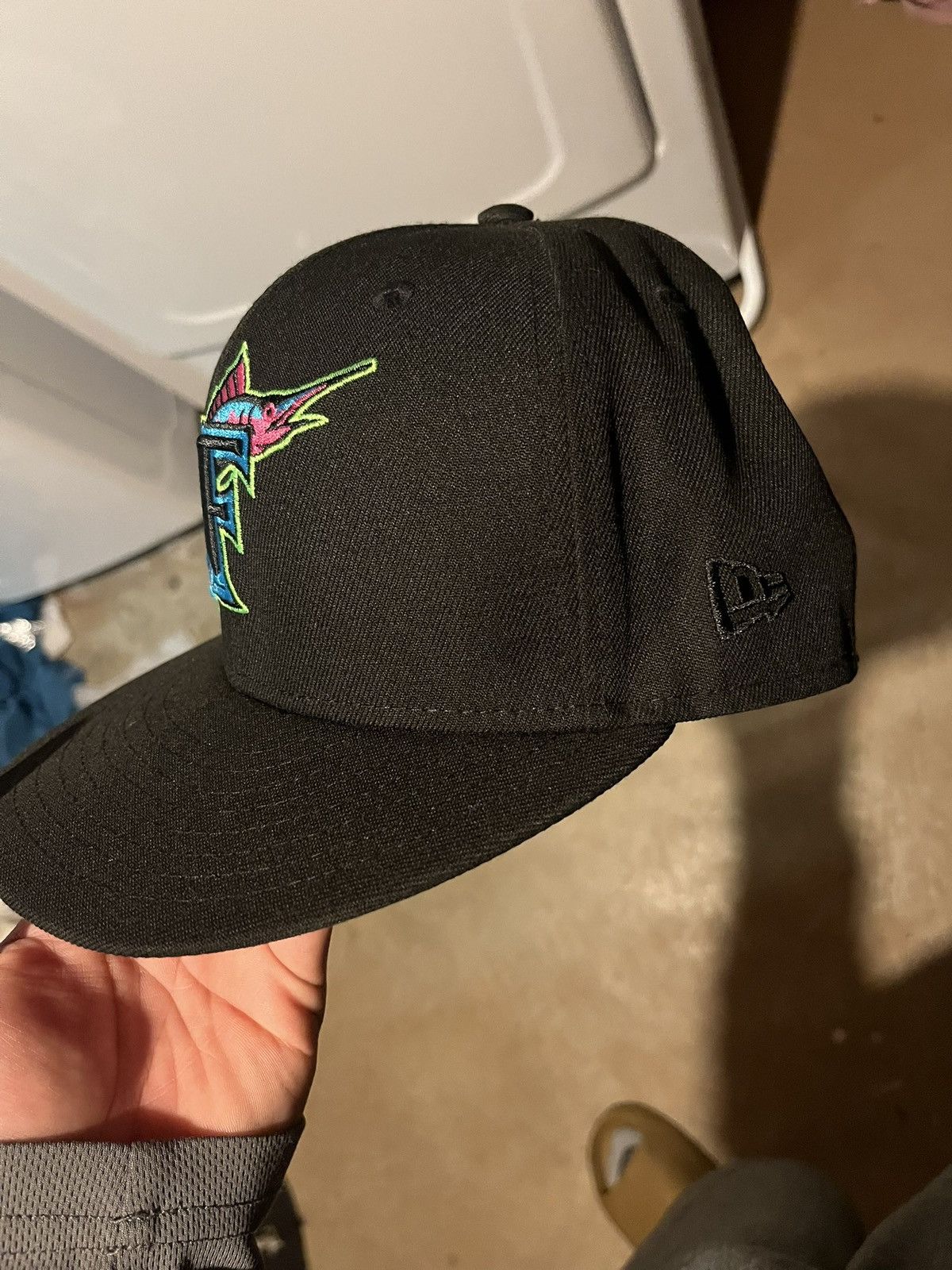 New Era × Vintage Miami Marlins Fitted w/100th WorldSeriesAnniversary Patch Size ONE SIZE - 3 Thumbnail