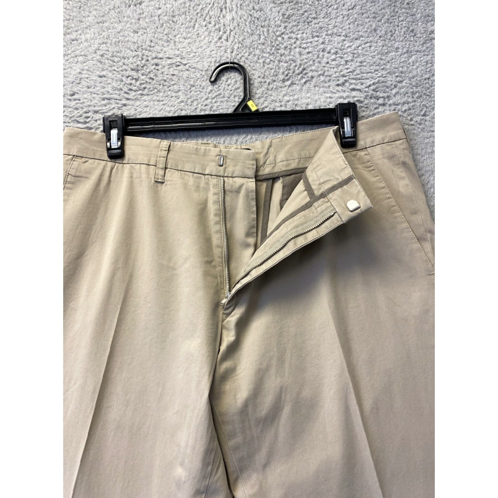 Vintage Hugo Boss Chino Pants Trousers Men’s Zip Solid Tan 34X34 Regular Inseam 34 Pocket Size US 34 / EU 50 - 2 Thumbnail