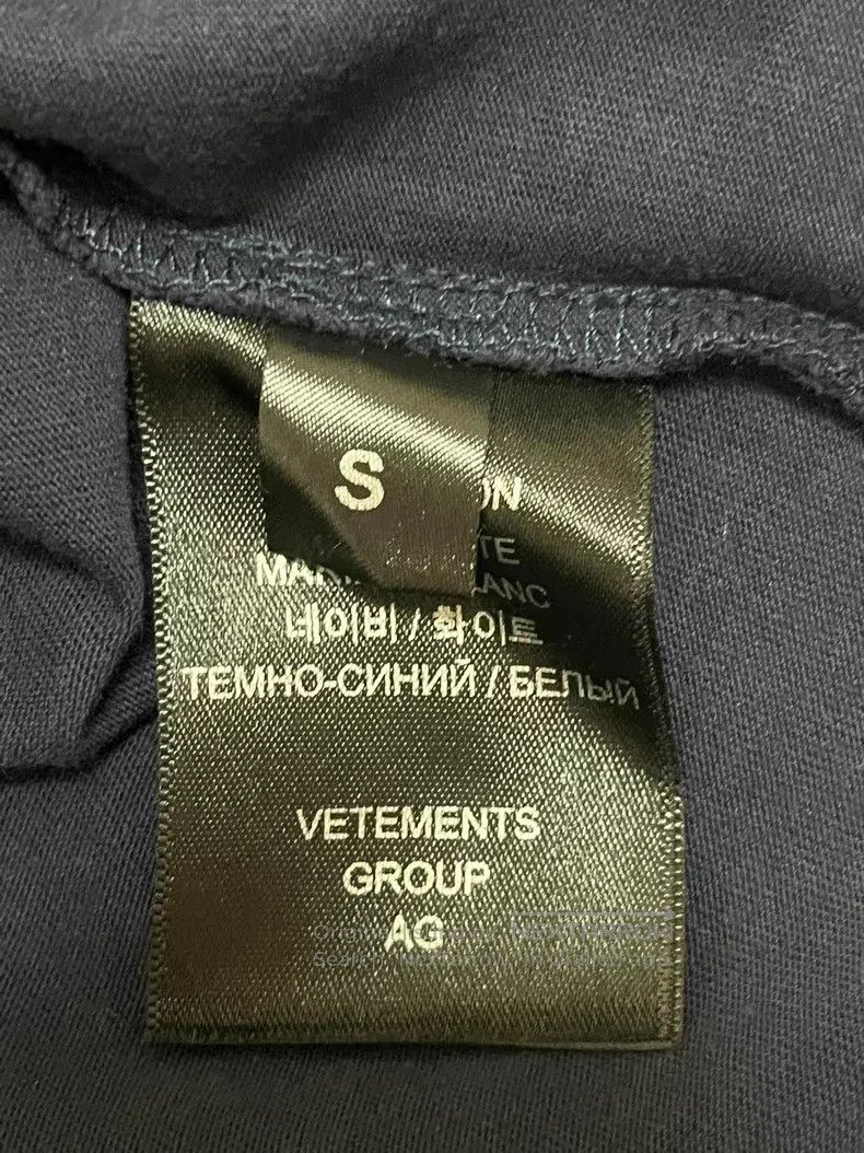 Vetements VETEMENTS Sanskrit Print Short Sleeve Size US S / EU 44-46 / 1 - 4 Thumbnail