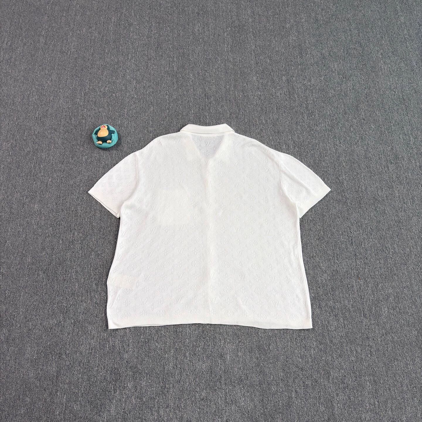 Louis Vuitton LV 25 white monogram allover short sleeve M like new Size US M / EU 48-50 / 2 - 2 Thumbnail