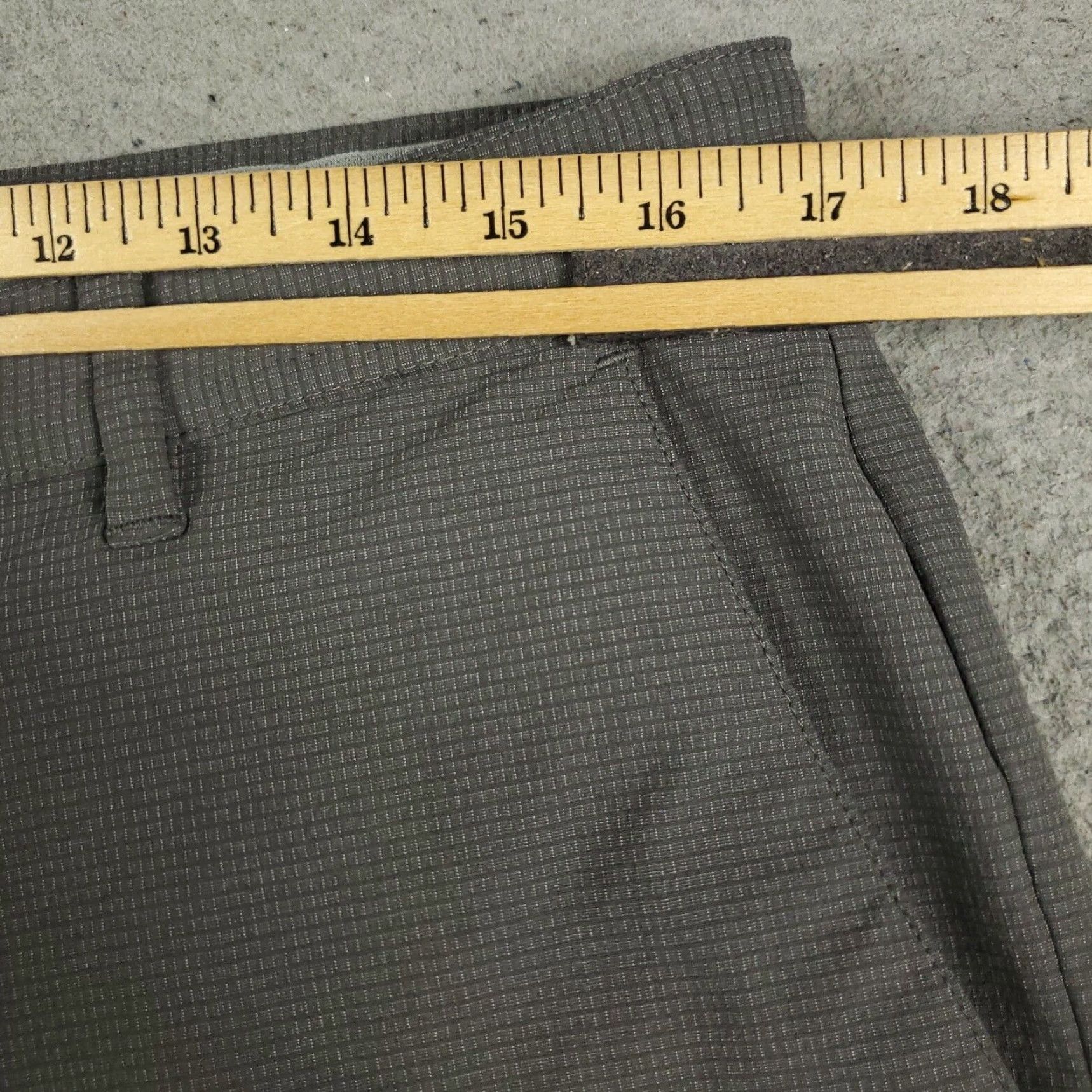 Tommy Bahama VINTAGE Tommy Bahama Mens Chino Shorts Size 32 Gray Nylon Casual Flat Front Summer Fall Spring Winter Men's Size US 32 / EU 48 - 4 Thumbnail