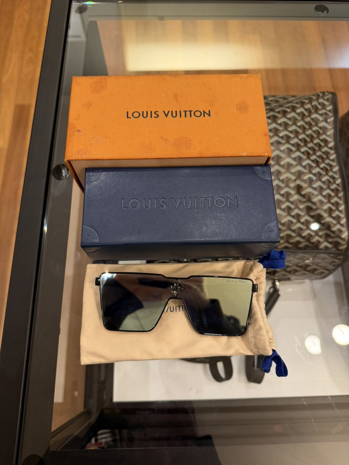 Louis Vuitton Louis Vuitton Cyclone Sunglasses - Black Size ONE SIZE - 9 Thumbnail