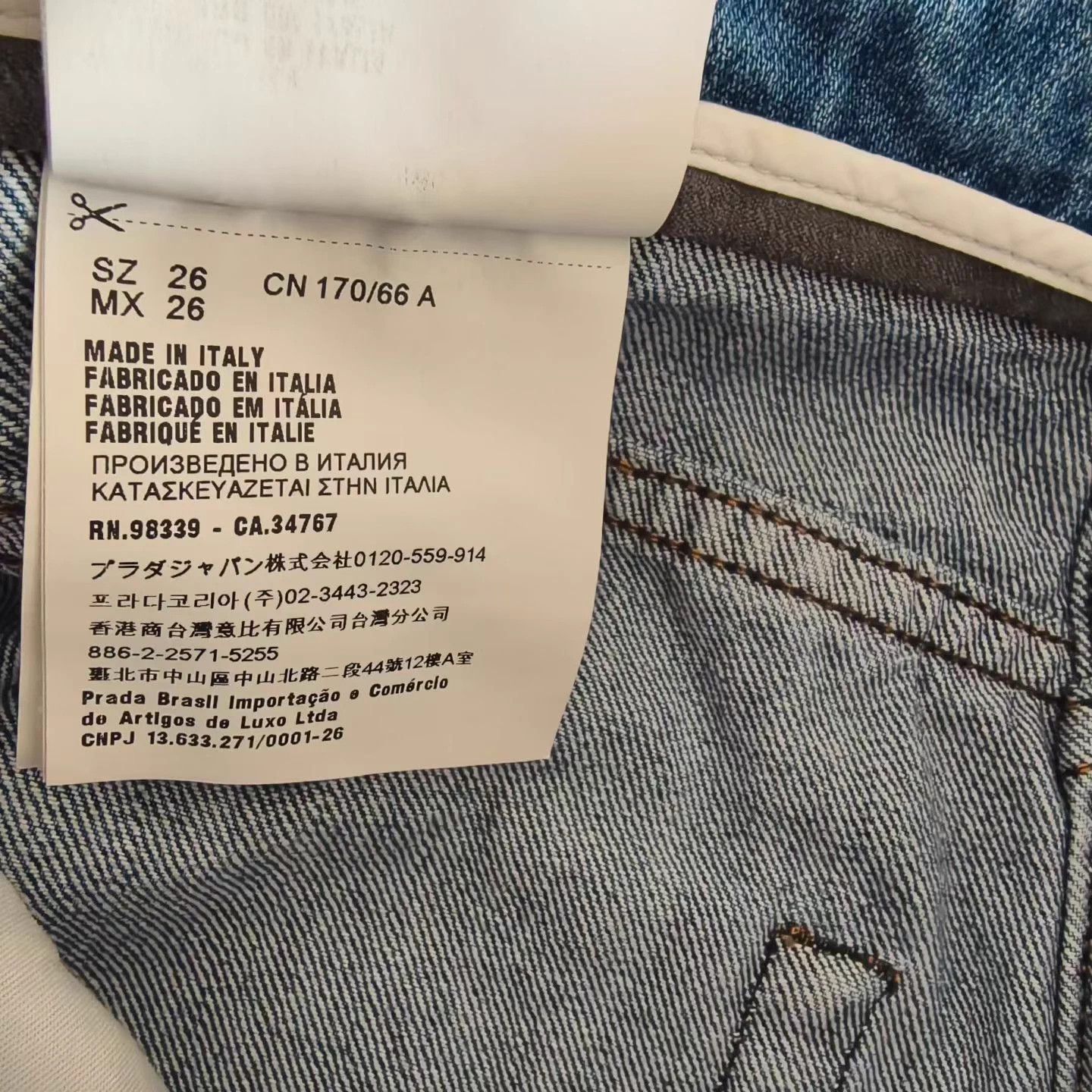Miu Miu MIU MIU Letter Logo Shorts Size 26 99% Condition Size 26" / US 2 / IT 38 - 5 Thumbnail