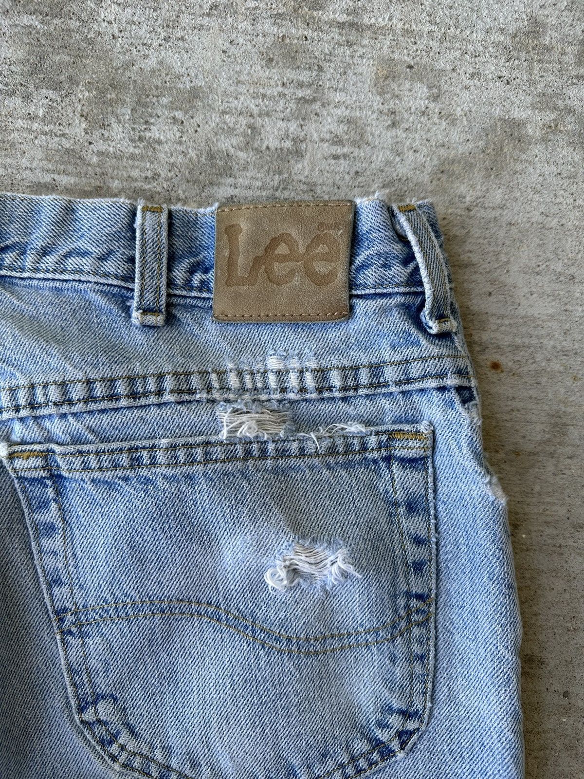 Lee 90s Lee Distressed Light Wash Denim Jeans Size US 33 - 10 Thumbnail
