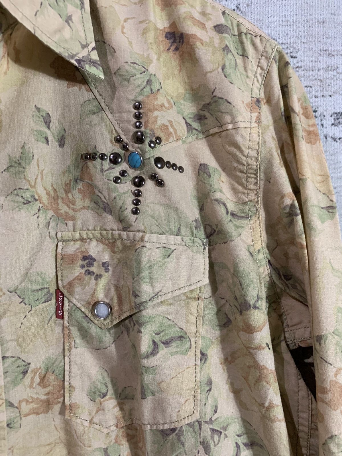 Levi's × Levi's Vintage Clothing × Vintage Vintage Levi's Western Flowers Studded Shirt Size US L / EU 52-54 / 3 - 4 Thumbnail