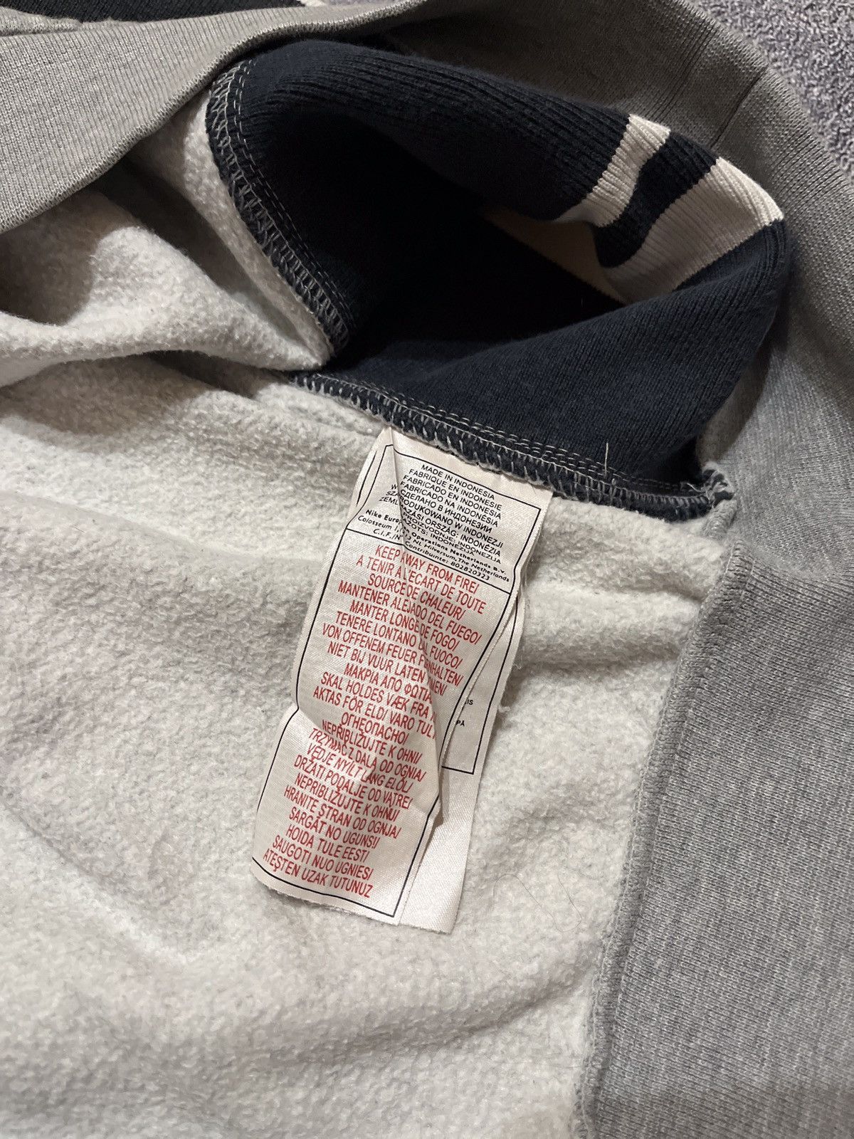 Nike × Vintage Vintage 90s Nike Swoosh Essential Crewneck Sweatshirt Size US L / EU 52-54 / 3 - 7 Thumbnail