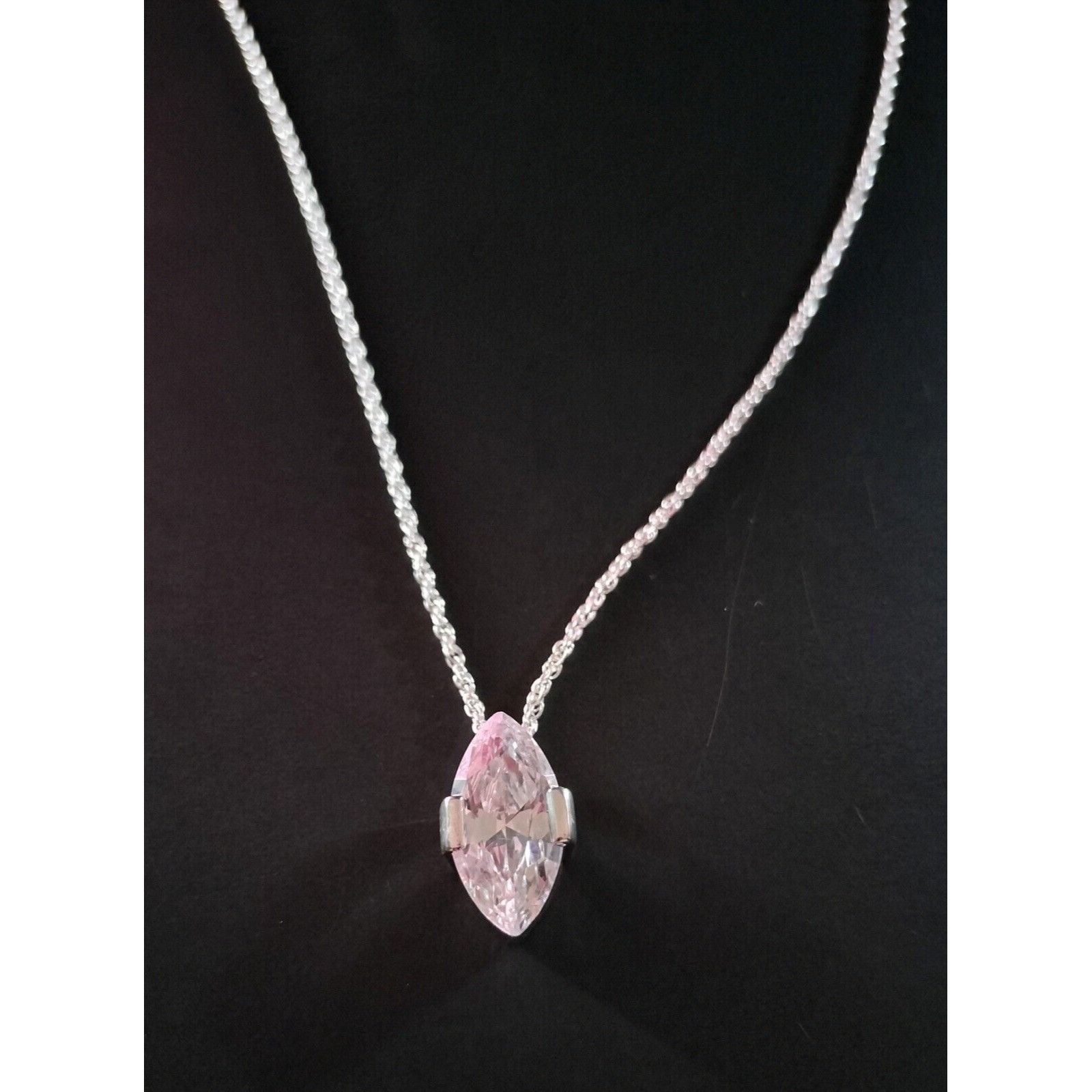 Vintage Avon Luminosity Ultra Marquise Cut CZ Necklace Vintage 2003 Size ONE SIZE - 21 Thumbnail