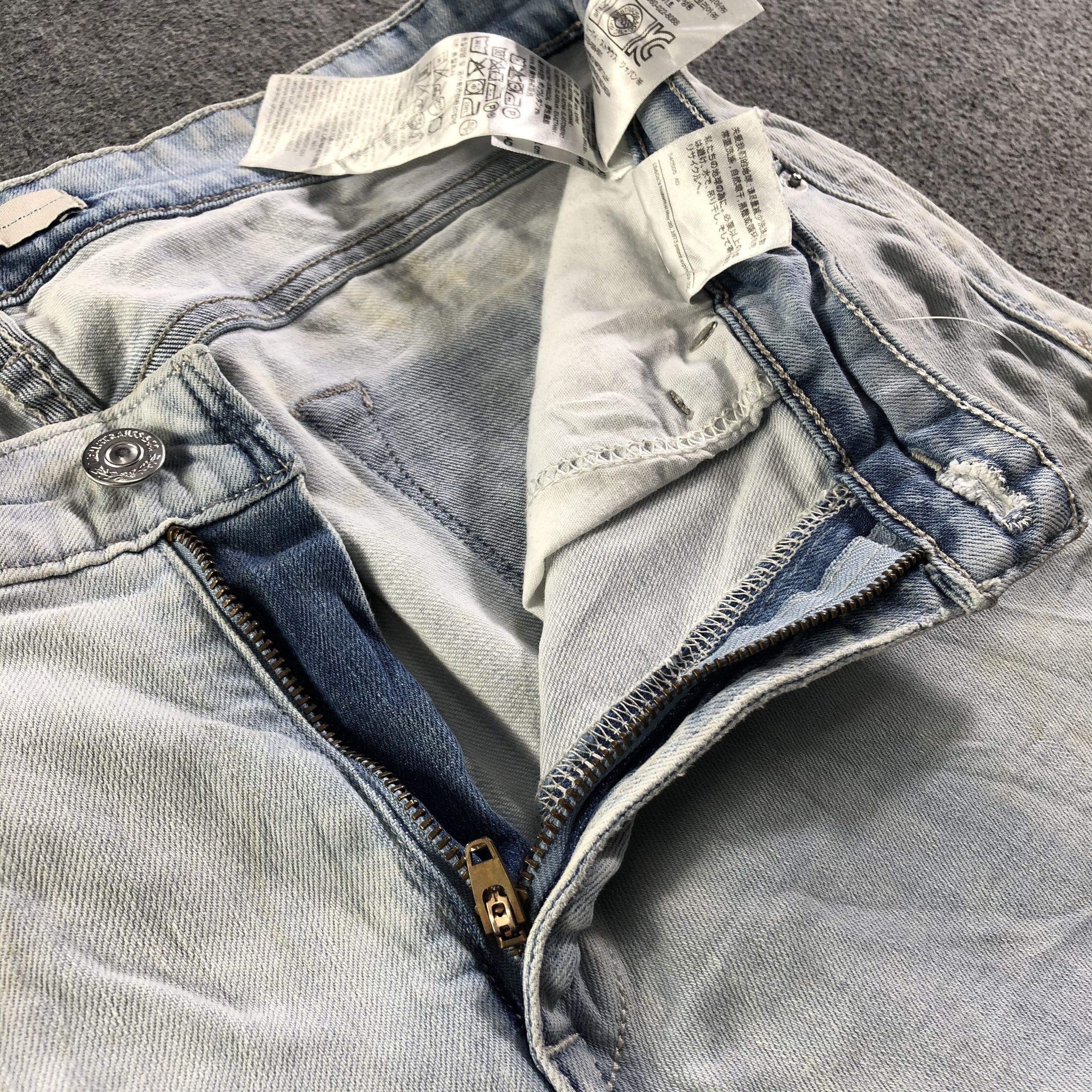 Levi's Vintage Light Wash Levis Jeans-J3204 Size US 33 - 7 Thumbnail