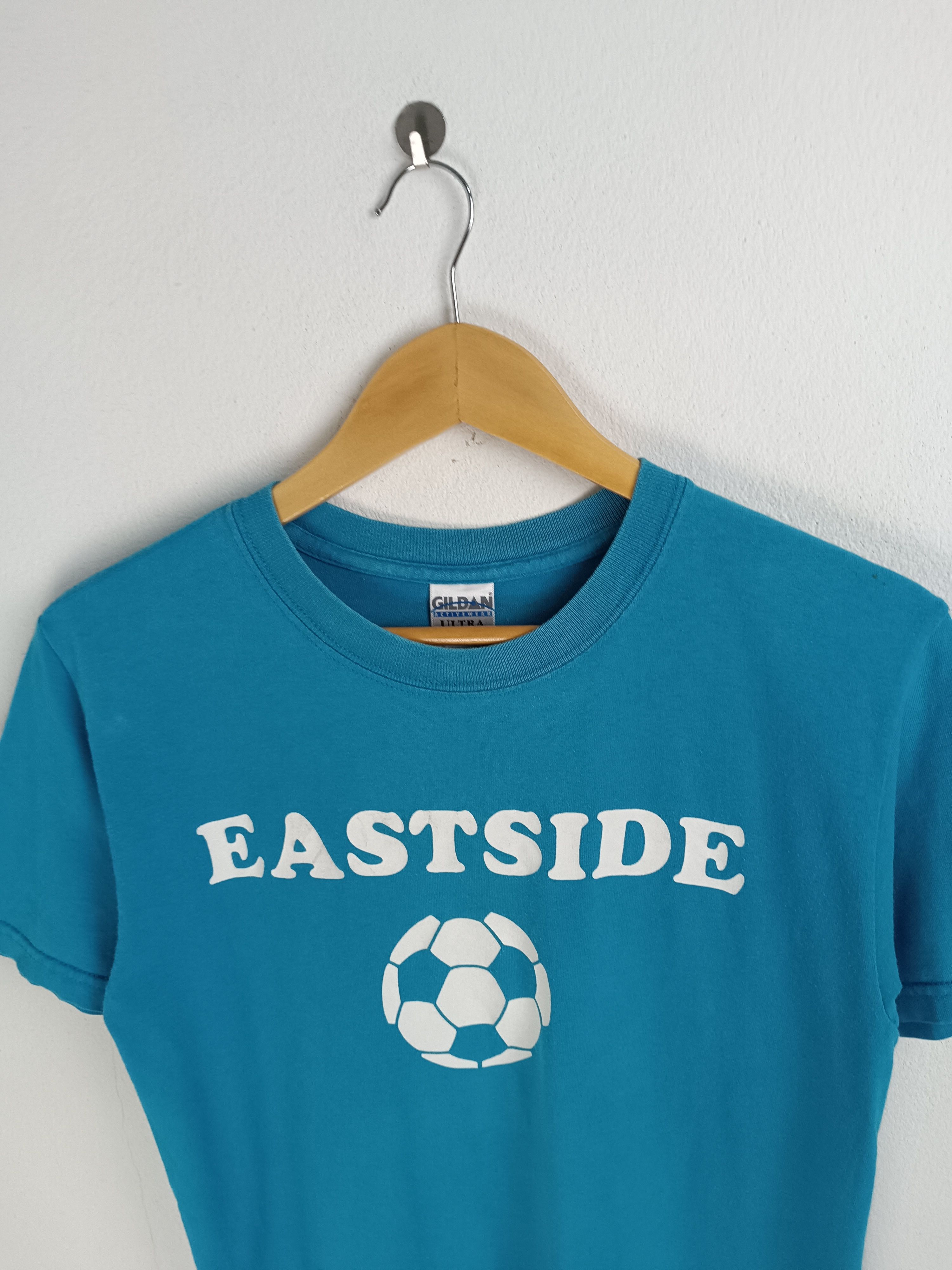 Vintage VINTAGE 2000s EASTSIDE FOOTBALL SOCCER TEE WISDOM POEM QUOTE Size US S / EU 44-46 / 1 - 9 Thumbnail