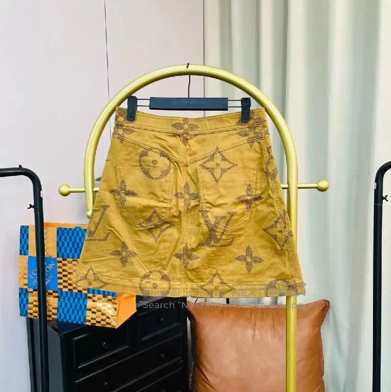 Louis Vuitton Louis Vuitton Yellow Cotton Women’s Shorts . Size 23" - 2 Thumbnail