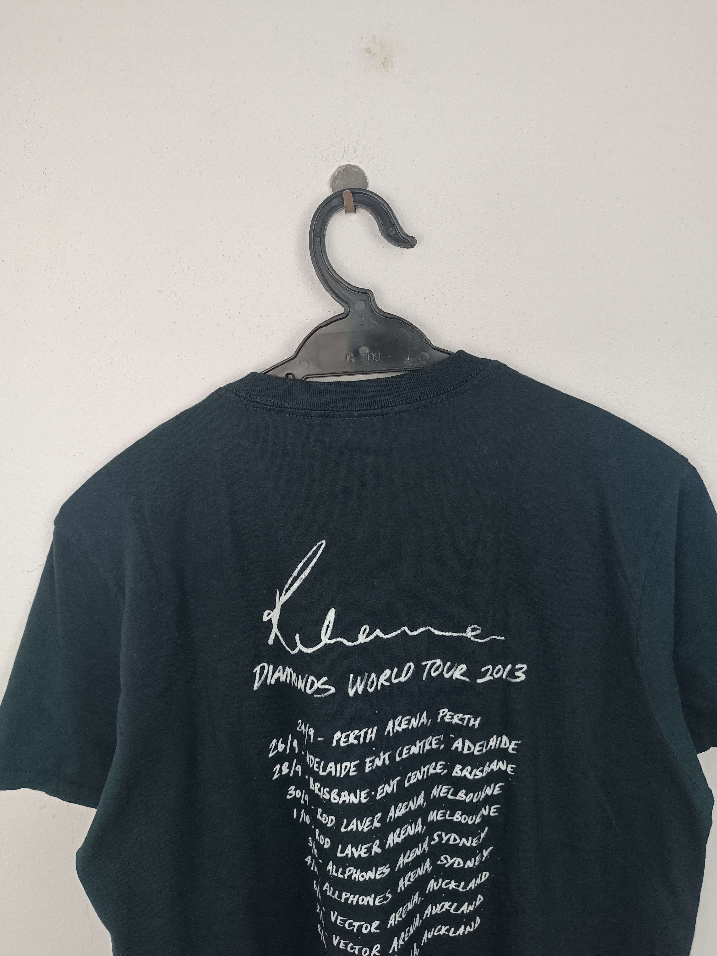 Rap Tees VINTAGE 2013 RIHANNA DIAMONDS WORLD TOUR TEE asap rocky Size US M / EU 48-50 / 2 - 16 Thumbnail