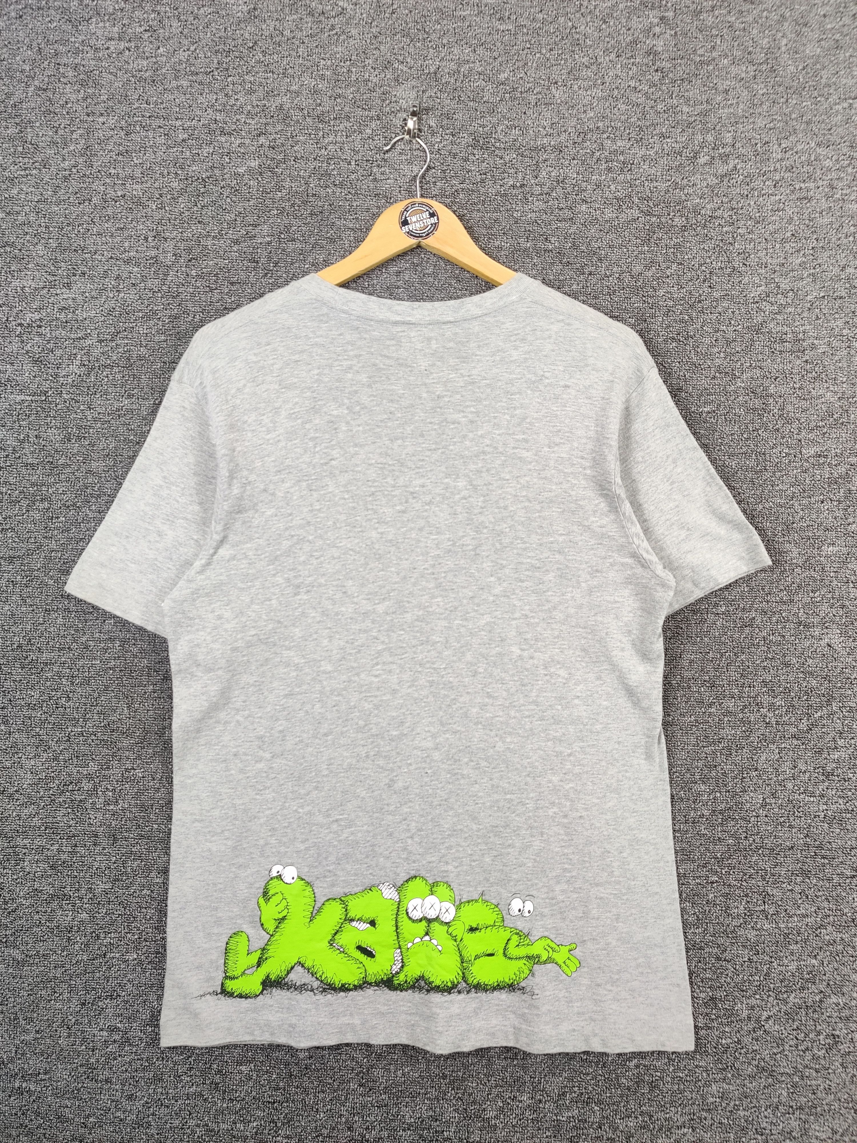 Kaws × Uniqlo Vintage Uniqlo x Kaws Tee Tshirt Size US M / EU 48-50 / 2 - 1 Thumbnail