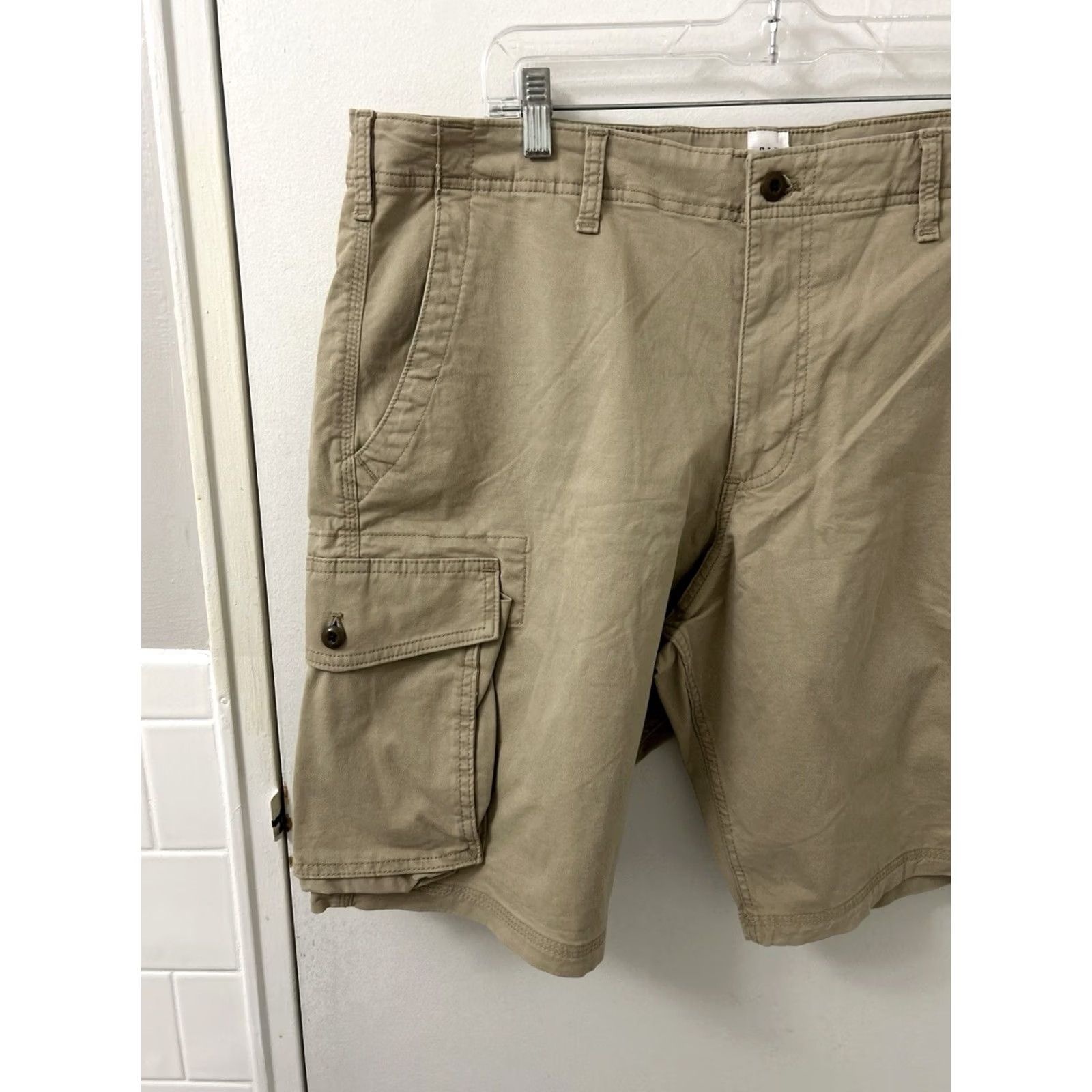 Gap GAP Cargo Shorts Mens 38 Tan Pockets 10” Inseam NWT MSRP 5 Casual Utility Flat Front Relaxed Cotton Blend Spandex Canvas Beige Boys? no Size US 38 / EU 54 - 2 Thumbnail