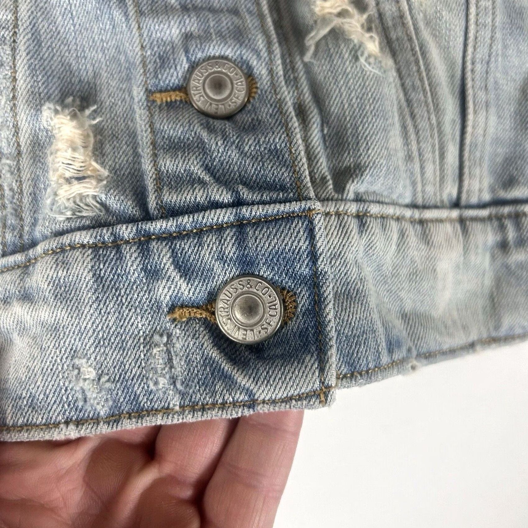 Levi's VINTAGE Levi's Trucker Vest Women XS Blue Distressed Button-Up 90s Cowboy Hipster Retro Rock Jacket/Coat Short Sleeveless Mens? Size XS / US 0-2 / IT 36-38 - 7 Thumbnail