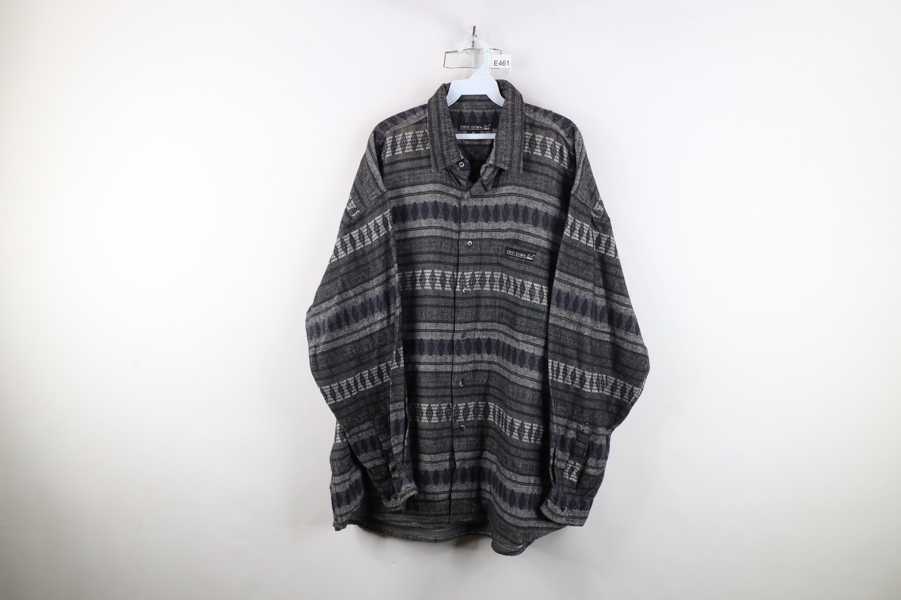 Vintage Vintage 90s Streetwear Geometric Collared Button Shirt Size US XL / EU 56 / 4 - 1 Thumbnail