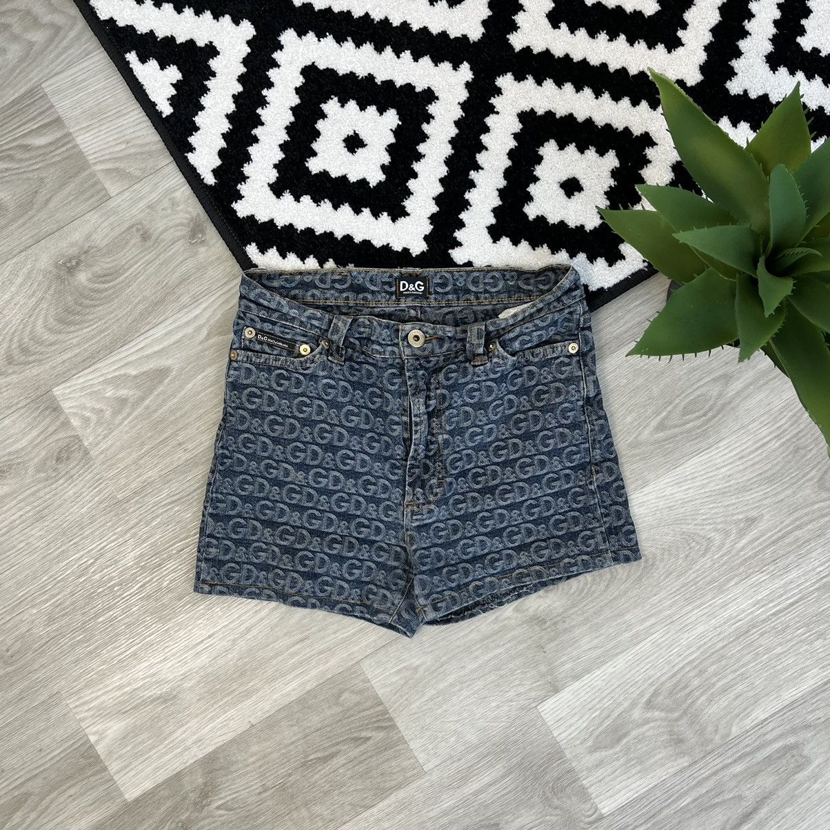 Dolce & Gabbana VINTAGE DOLCE & GABBANA MONOGRAM DG SHORTS SIZE 29 Size 29" - 1 Thumbnail