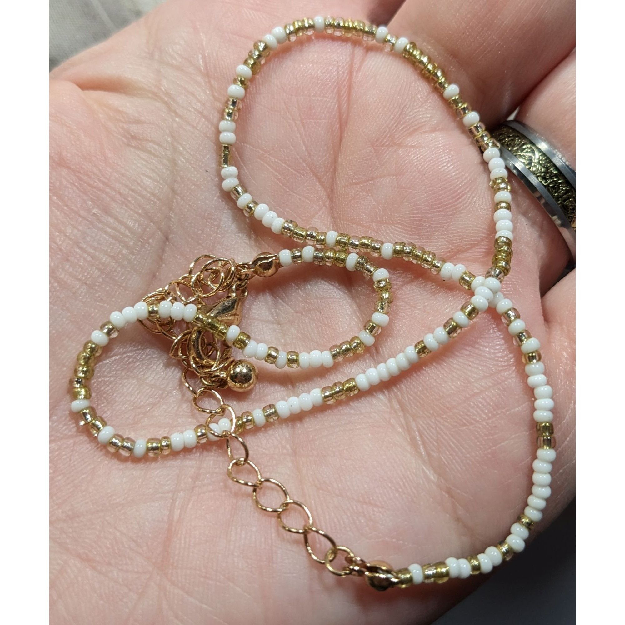 Other Simple Casual White And Gold Tone Glass Beaded Necklace Size ONE SIZE - 3 Thumbnail