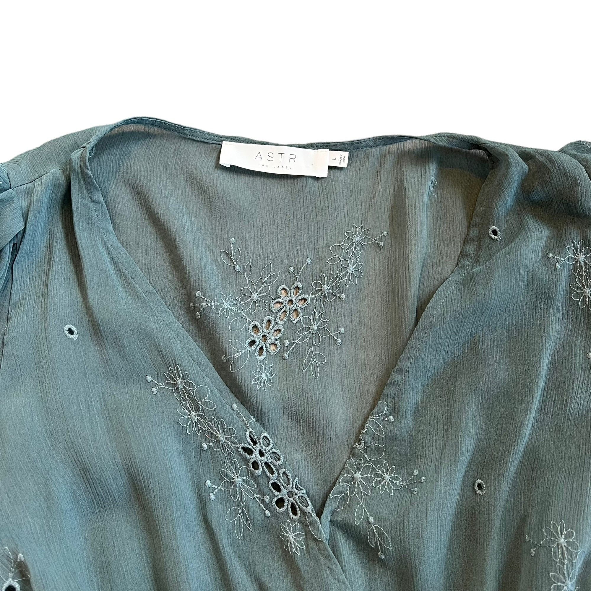 ASTR The Label ASTR The Label Floral Embroidered Boho Babydoll Top L Size L / US 10 / IT 46 - 2 Thumbnail