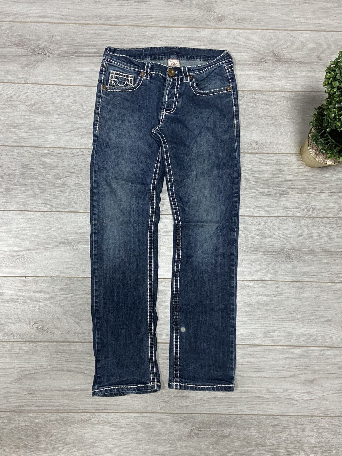 True Religion True Religion white stitched horse shoe vintage denim jeans Size US 30 / EU 46 - 1 Thumbnail