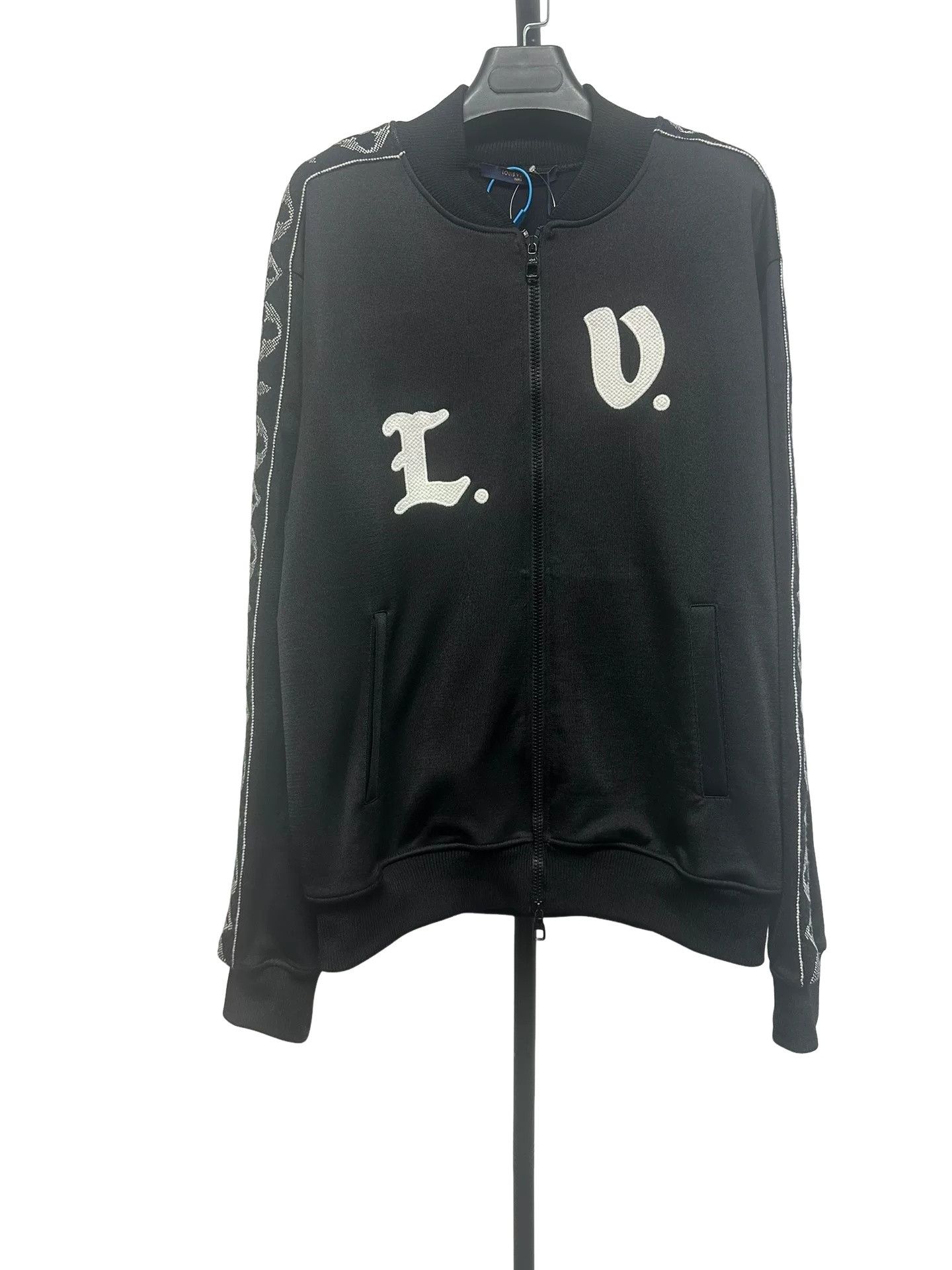 Louis Vuitton Louis Vuitton LV Logo Patch Track Jacket L Size US L / EU 52-54 / 3 - 1 Thumbnail